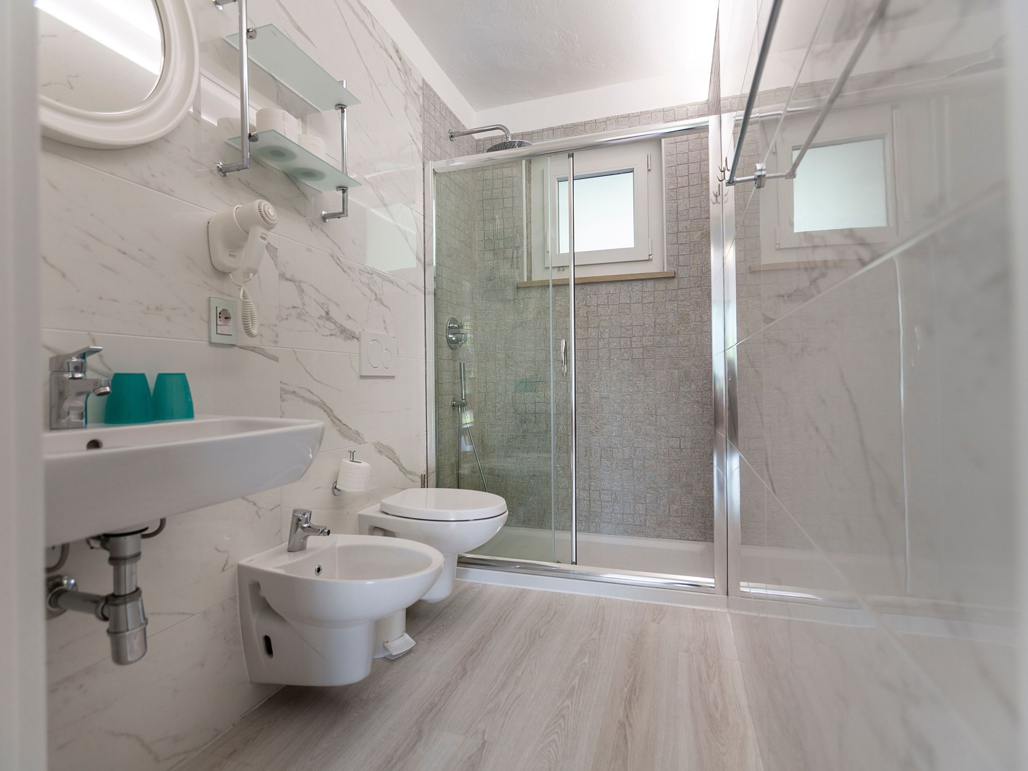 Zwei-Zimmer-Wohnung mit Seeblick, Grill und Gemeinschaftspool-Image-tags.info