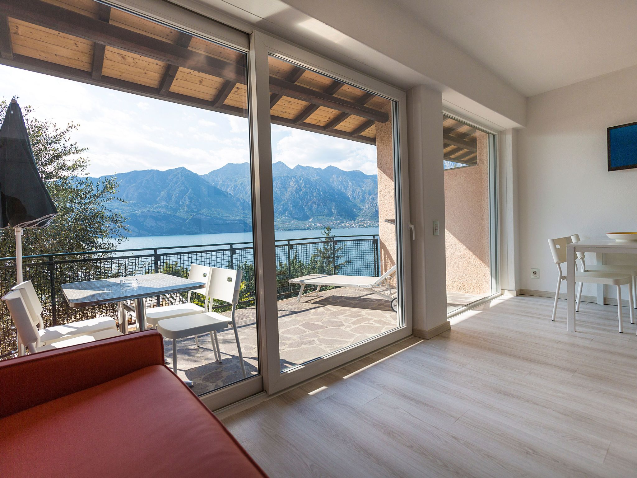 Zwei-Zimmer-Wohnung mit Seeblick, Grill und Gemeinschaftspool-Image-tags.info