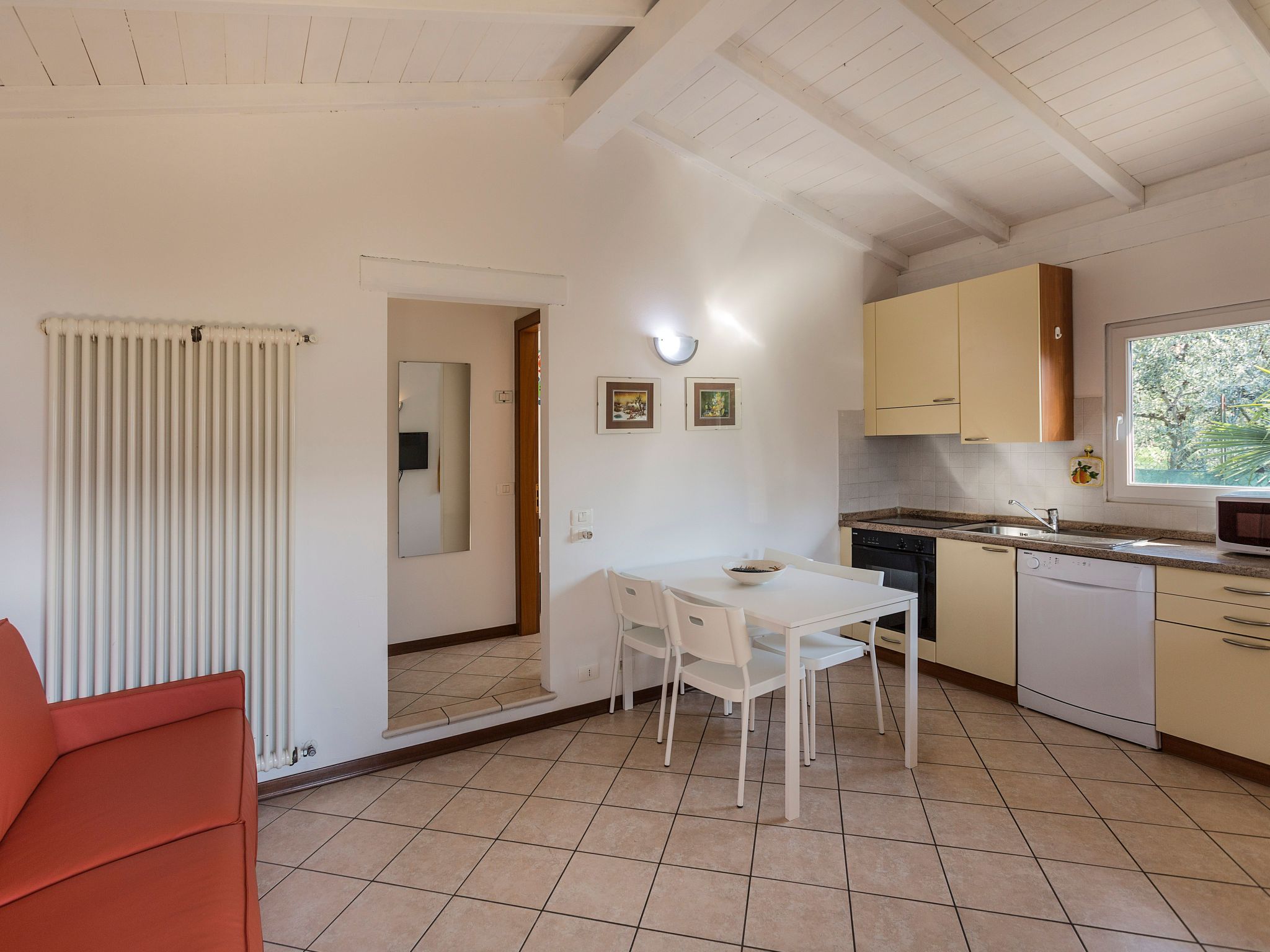 Zwei-Zimmer-Wohnung mit Seeblick, Grill und Gemeinschaftspool-Image-tags.info