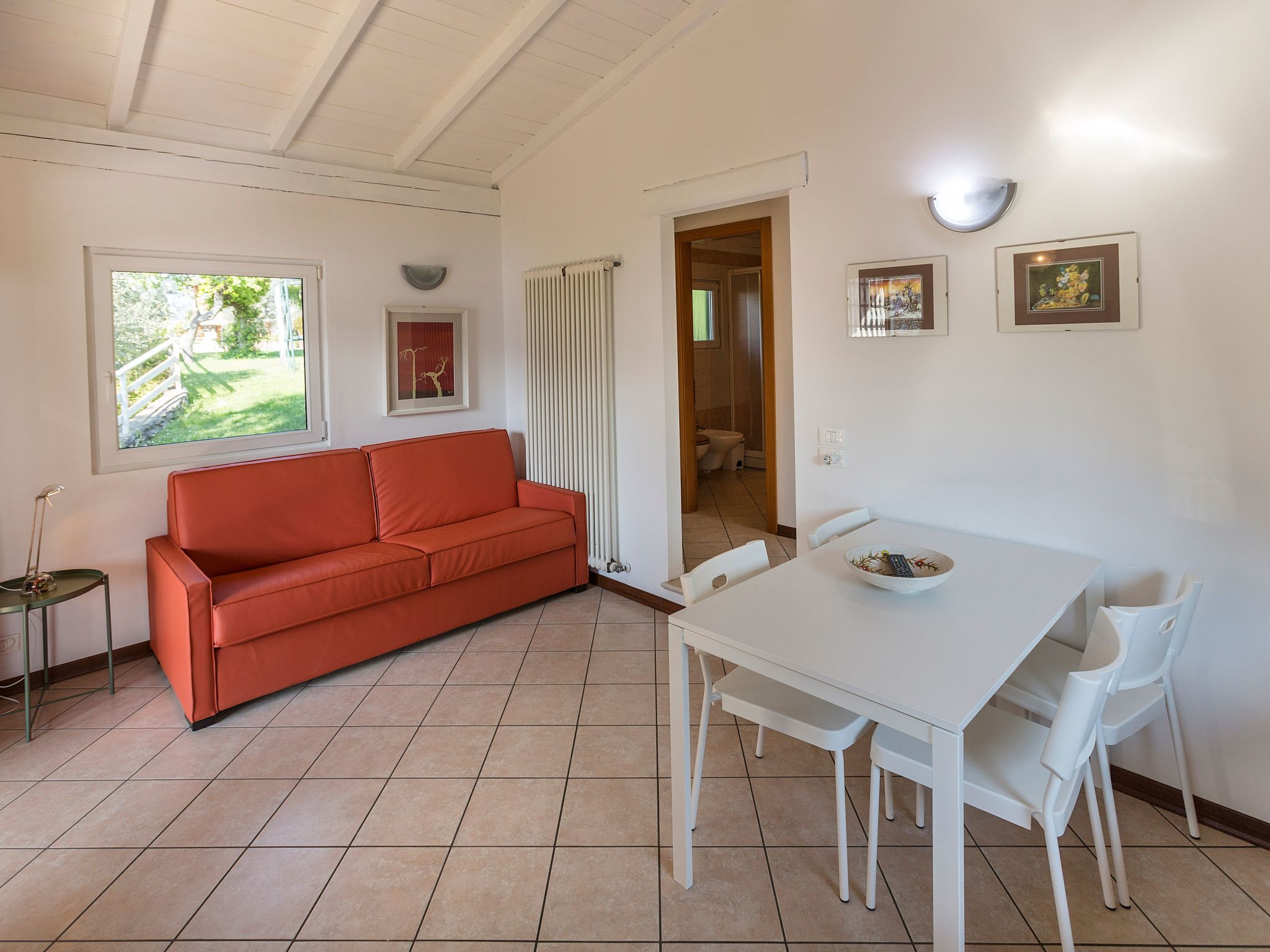 Zwei-Zimmer-Wohnung mit Seeblick, Grill und Gemeinschaftspool-Image-tags.info