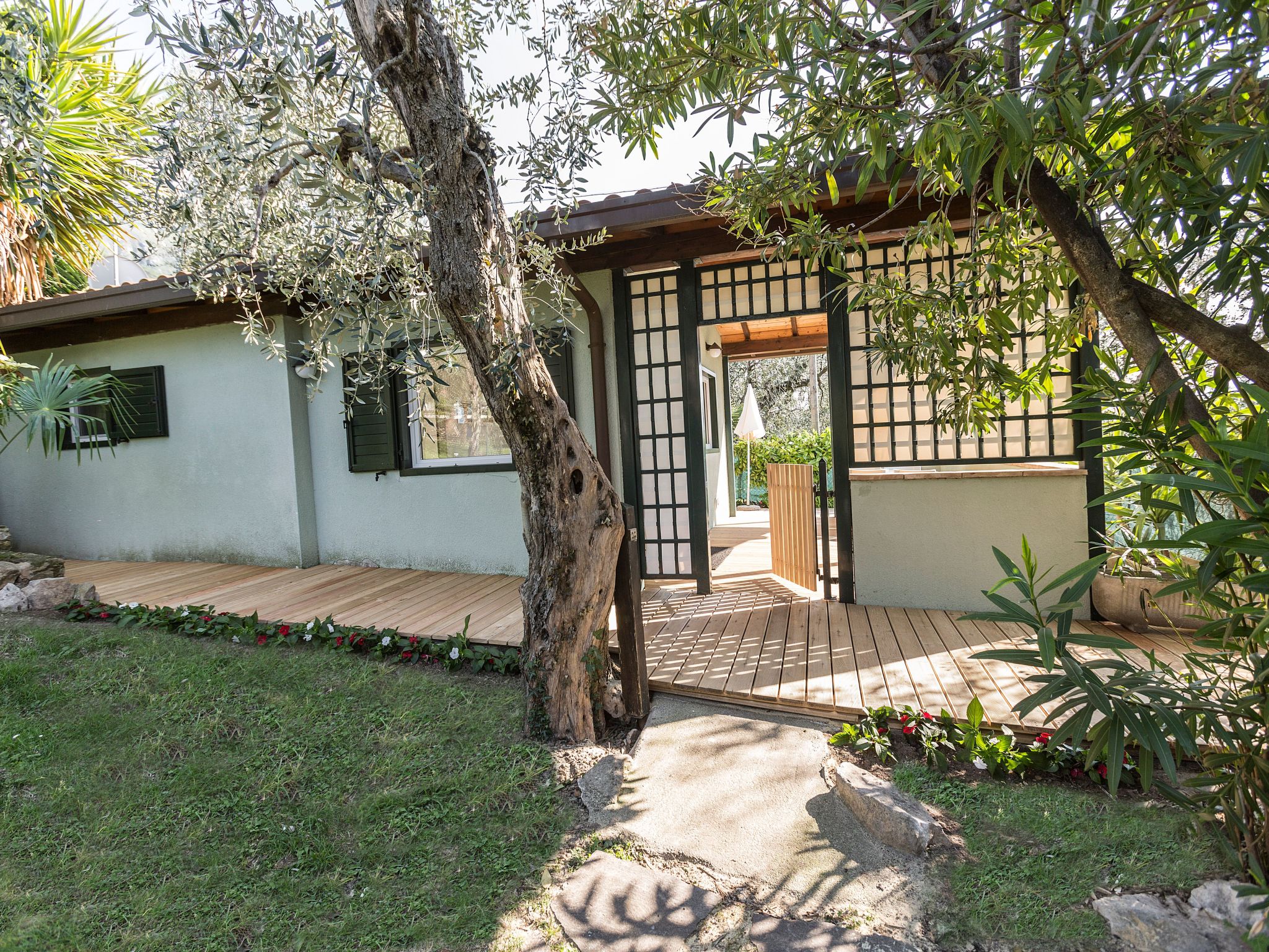 Zwei-Zimmer-Wohnung mit Seeblick, Grill und Gemeinschaftspool-Image-tags.info