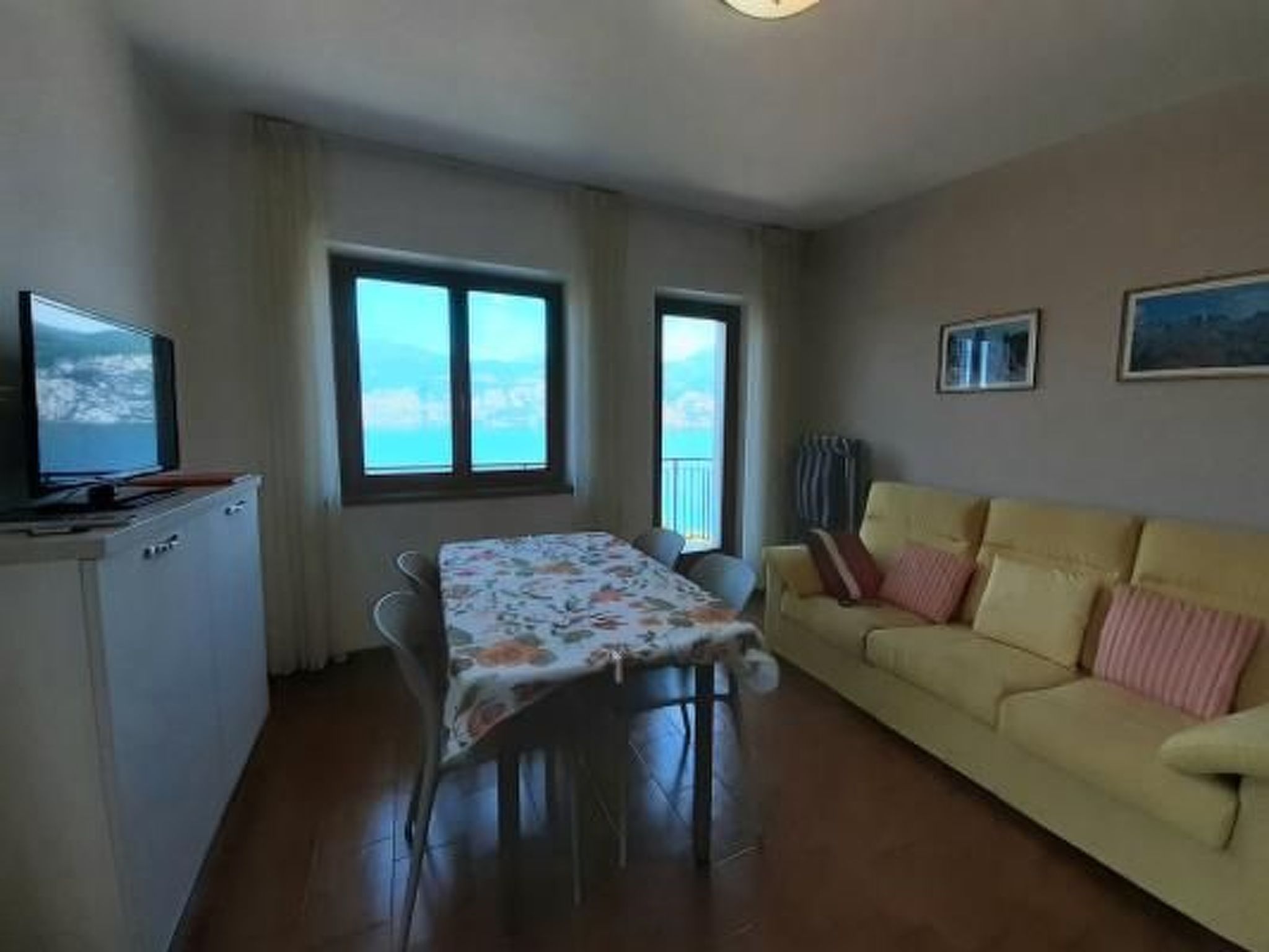 Photo of Zwei-Zimmer-Wohnung mit Balkon und herrlichem Seeblick