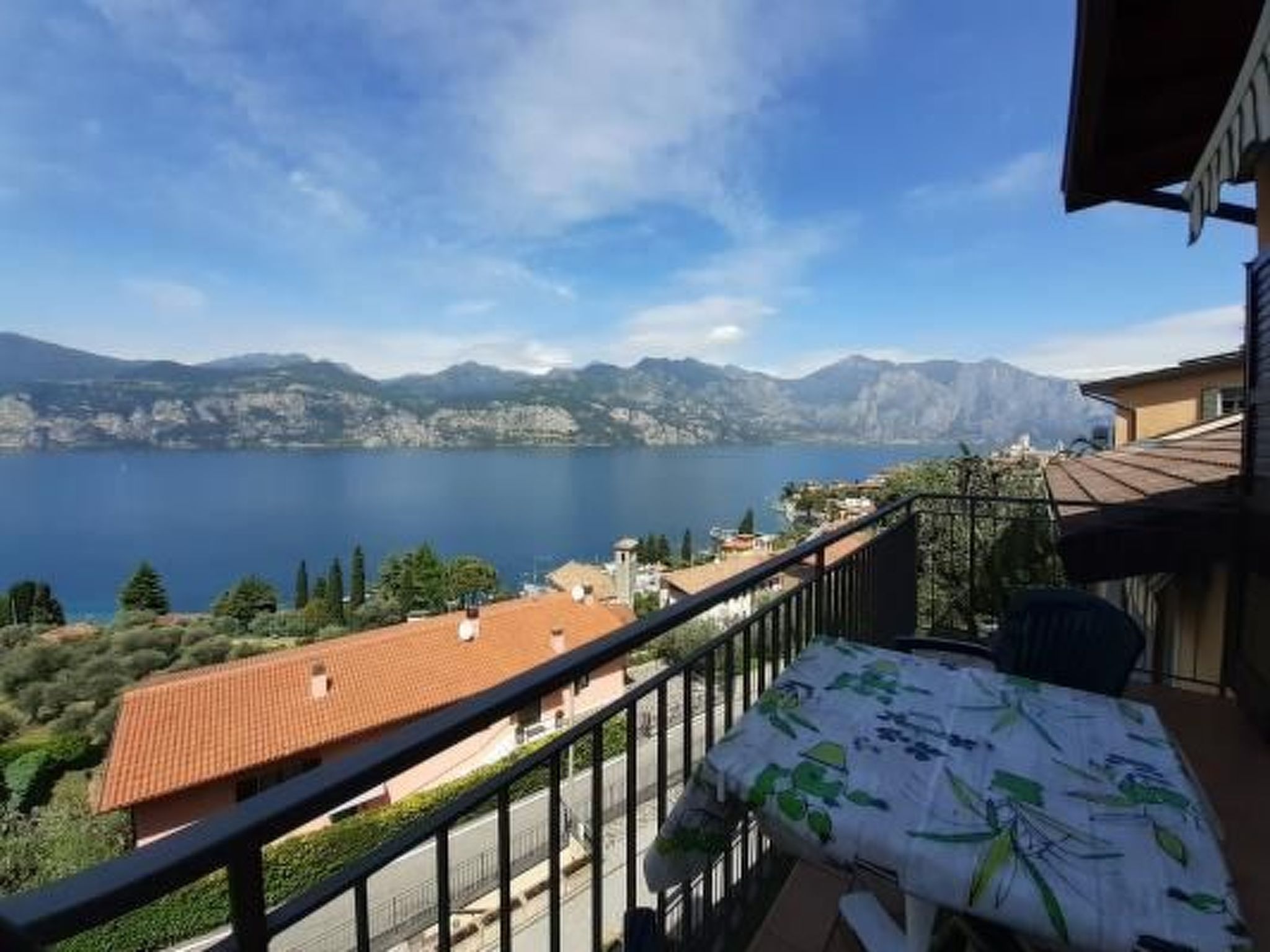 Photo of Zwei-Zimmer-Wohnung mit Balkon und herrlichem Seeblick