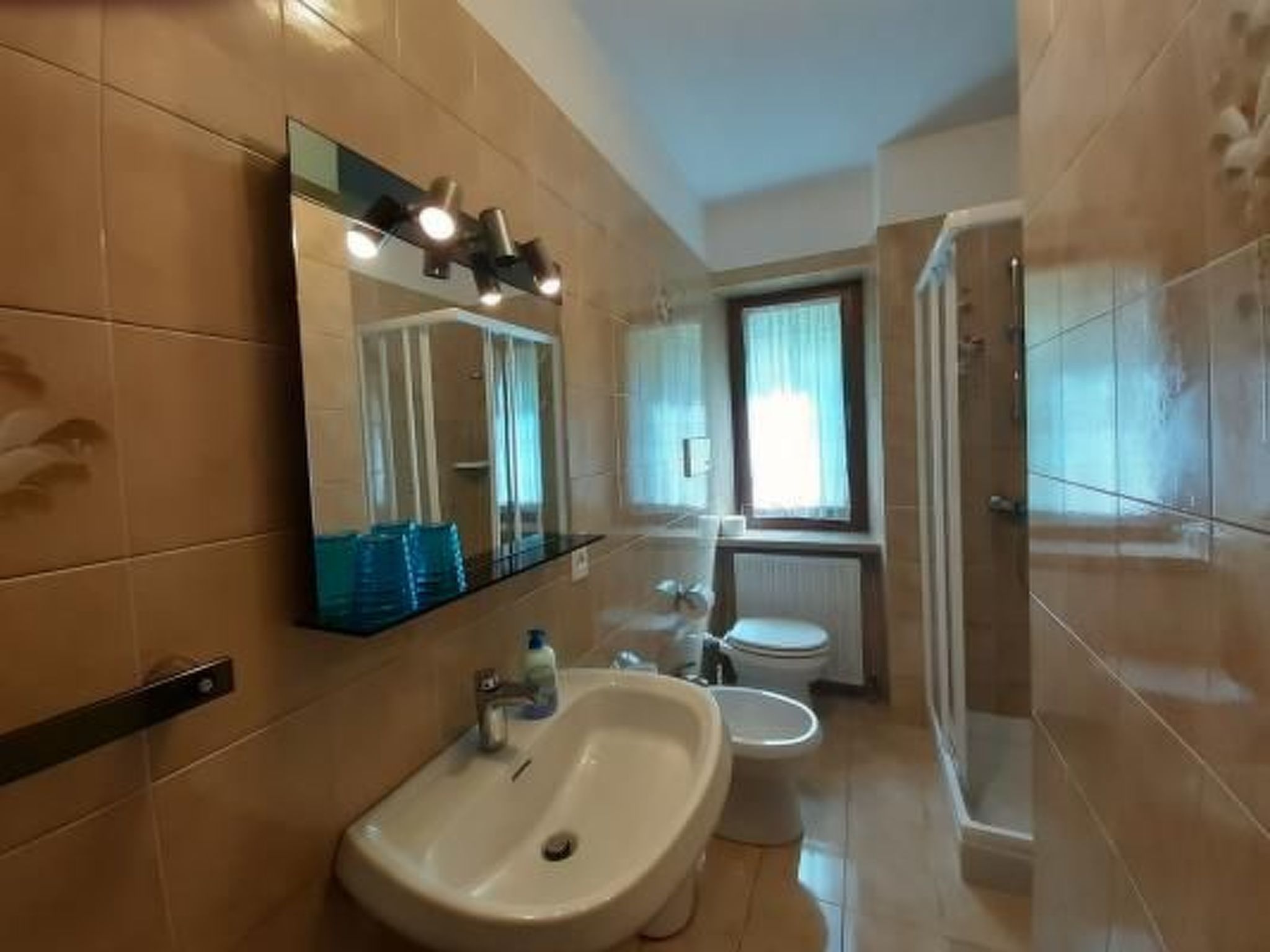 Photo of Zwei-Zimmer-Wohnung mit Balkon und herrlichem Seeblick