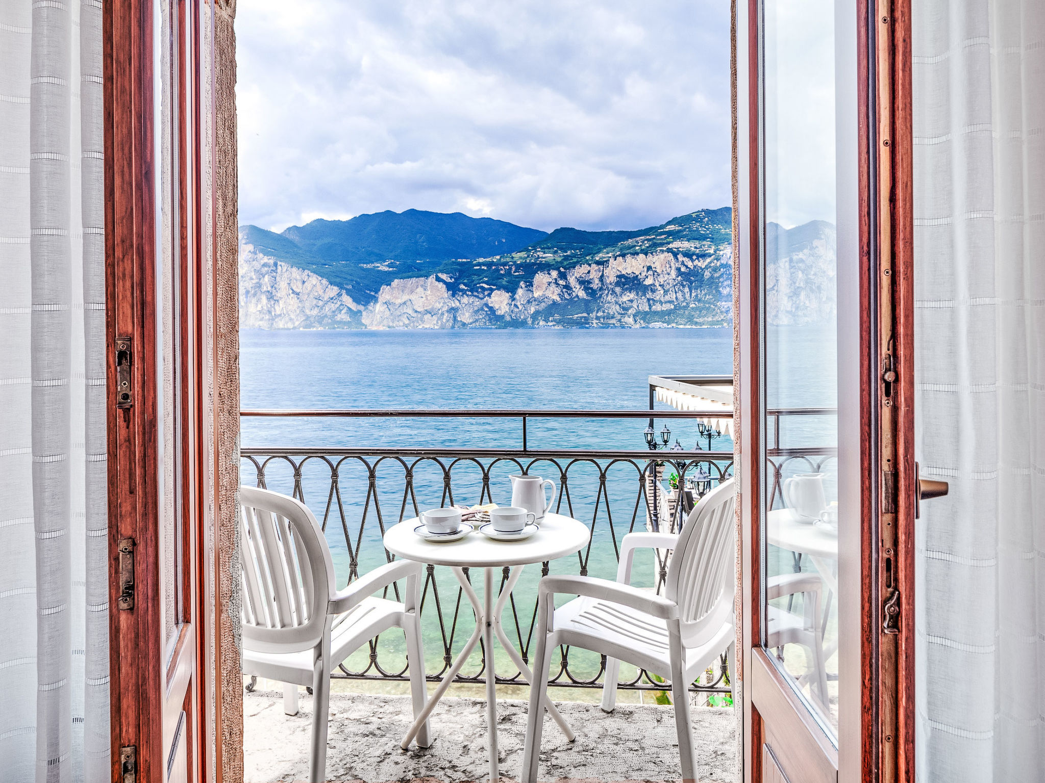Zwei-Zimmer-Wohnung mit Seeblick