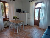Romantisch appartement met panoramisch uitzicht op het Gardameer - thumbnail 4