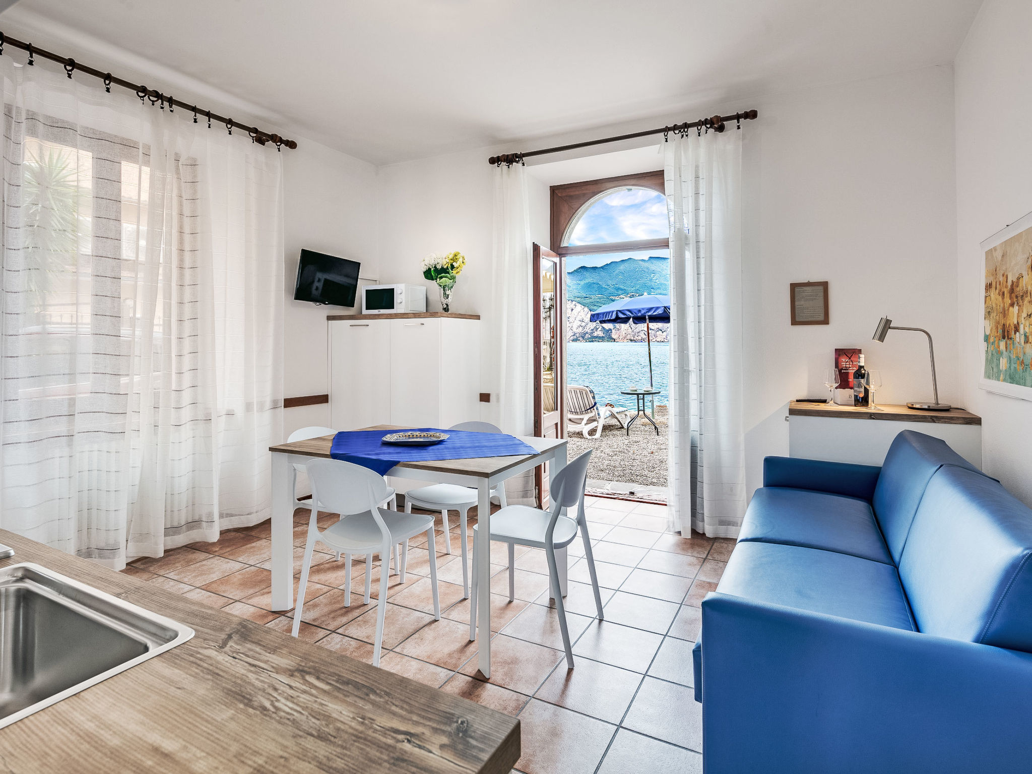 Zwei-Zimmer-Wohnung mit Seeblick