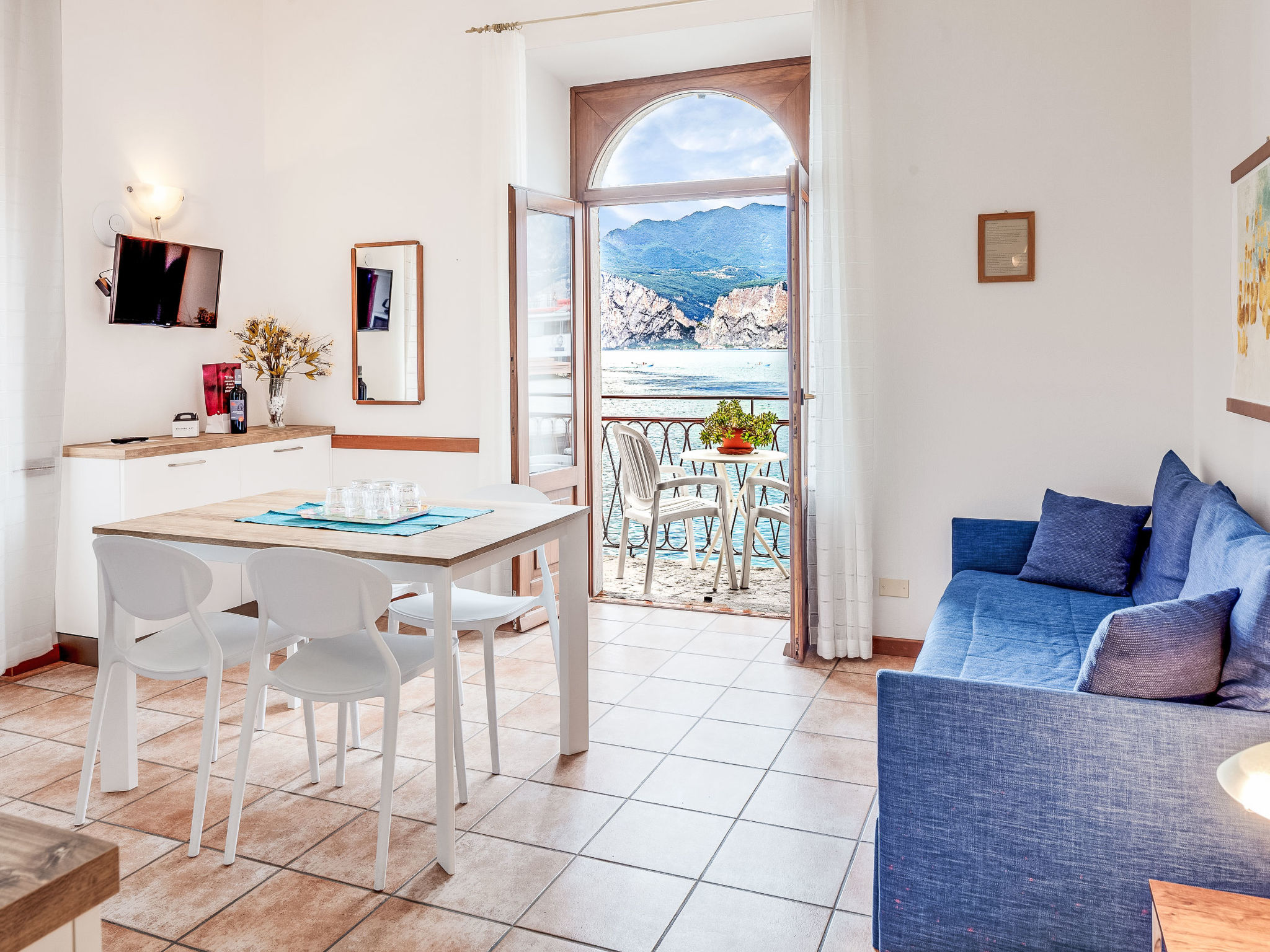 Zwei-Zimmer-Wohnung mit Seeblick