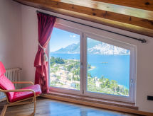 Ruim vakantiehuis Verdin met tuin en uitzicht op de bergen bij Malcesine - thumbnail 4