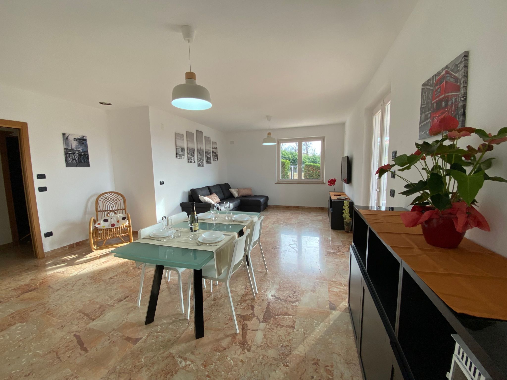 Ferienvilla mit Wasserblick-Inside