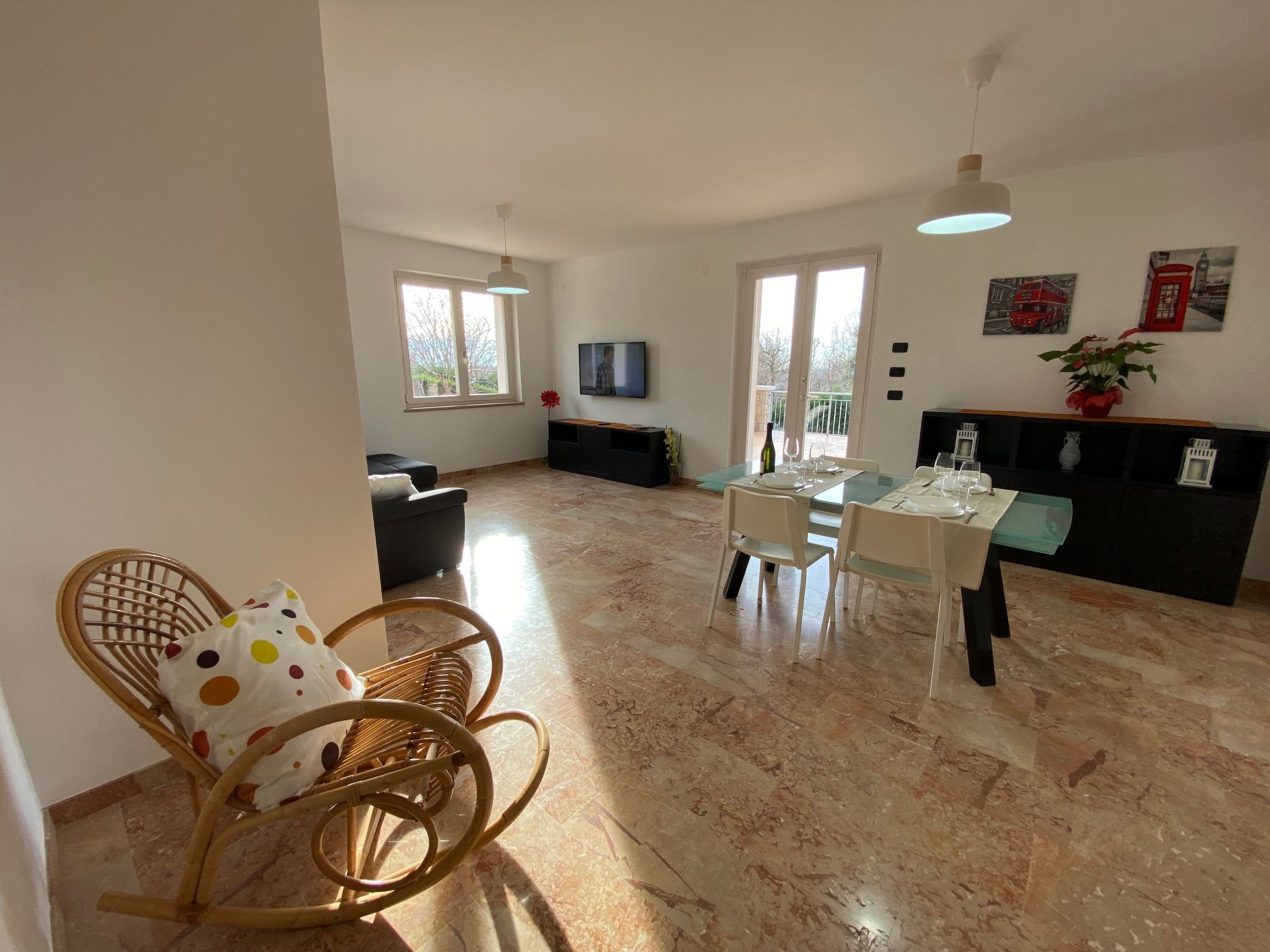 Ferienvilla mit Wasserblick-Inside