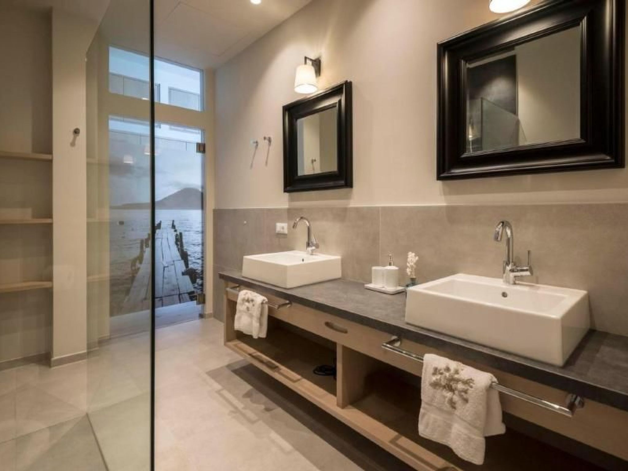 Luxusvilla am Gardasee mit privatem Badesteg-Binnen