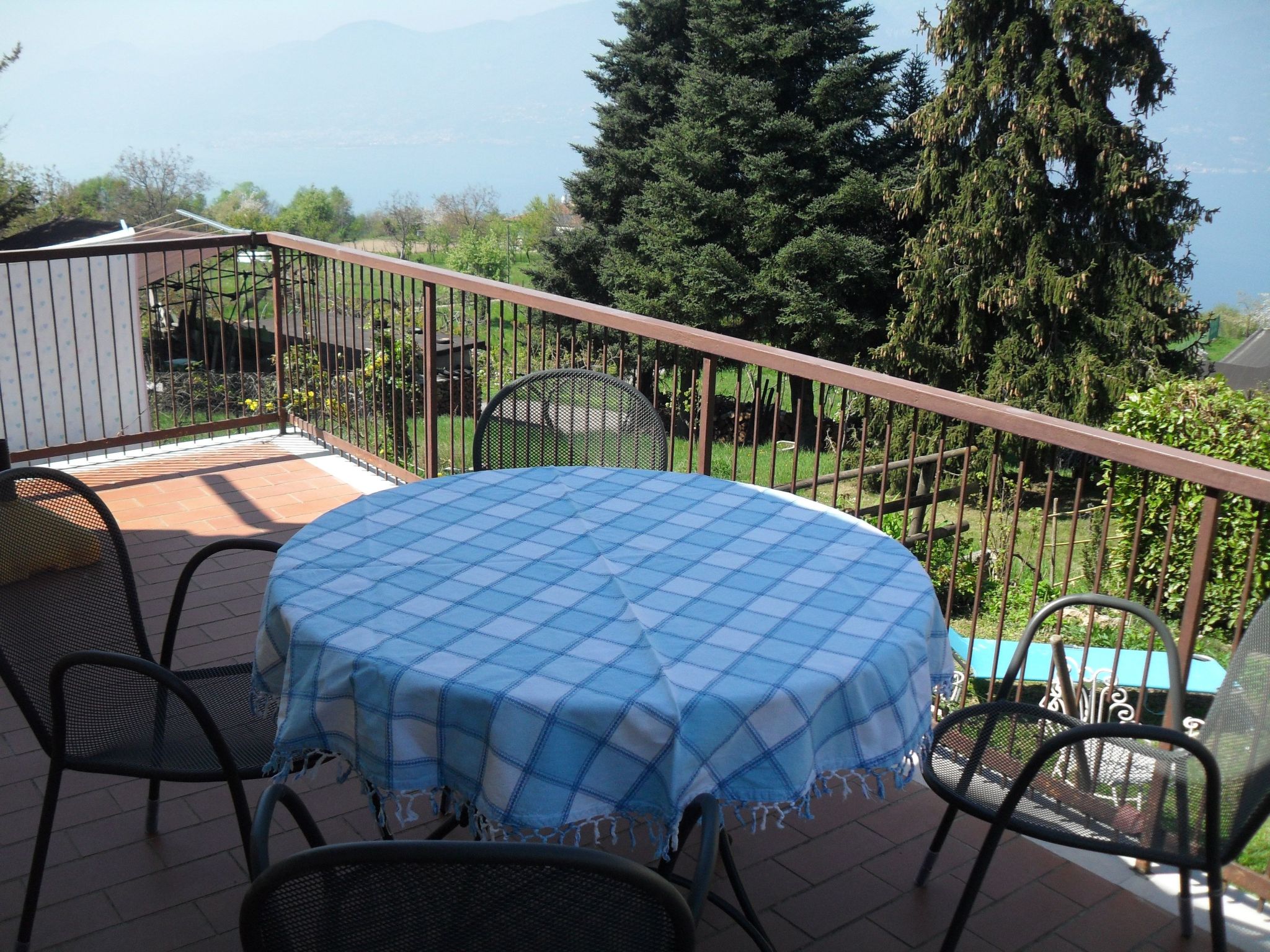 Mit eigenem Garten und Terrasse-Dedans