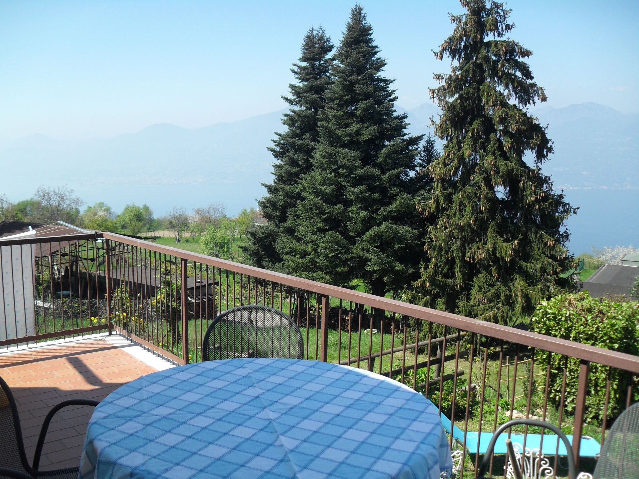 Mit eigenem Garten und Terrasse-Dedans