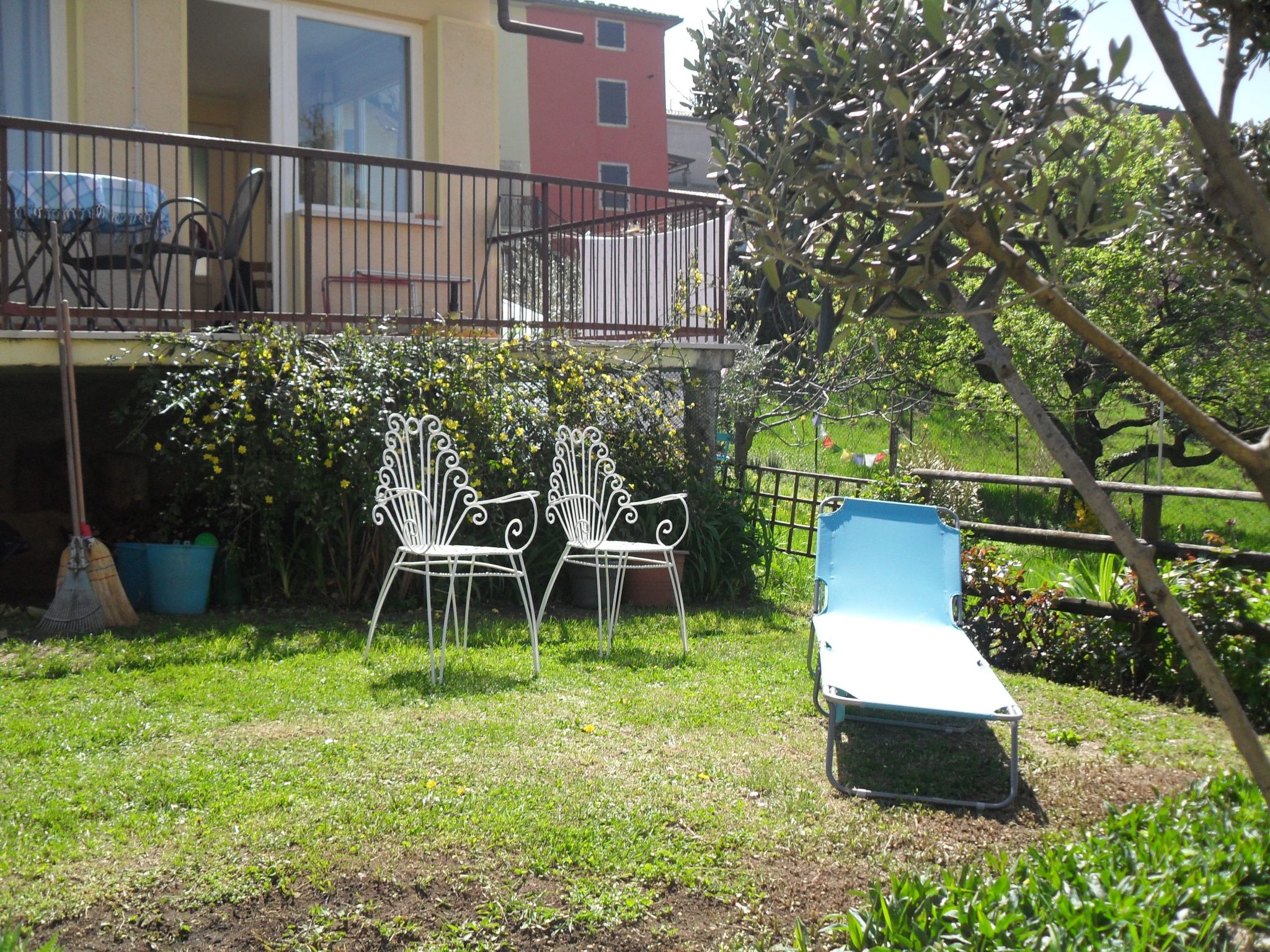 Mit eigenem Garten und Terrasse-Dedans