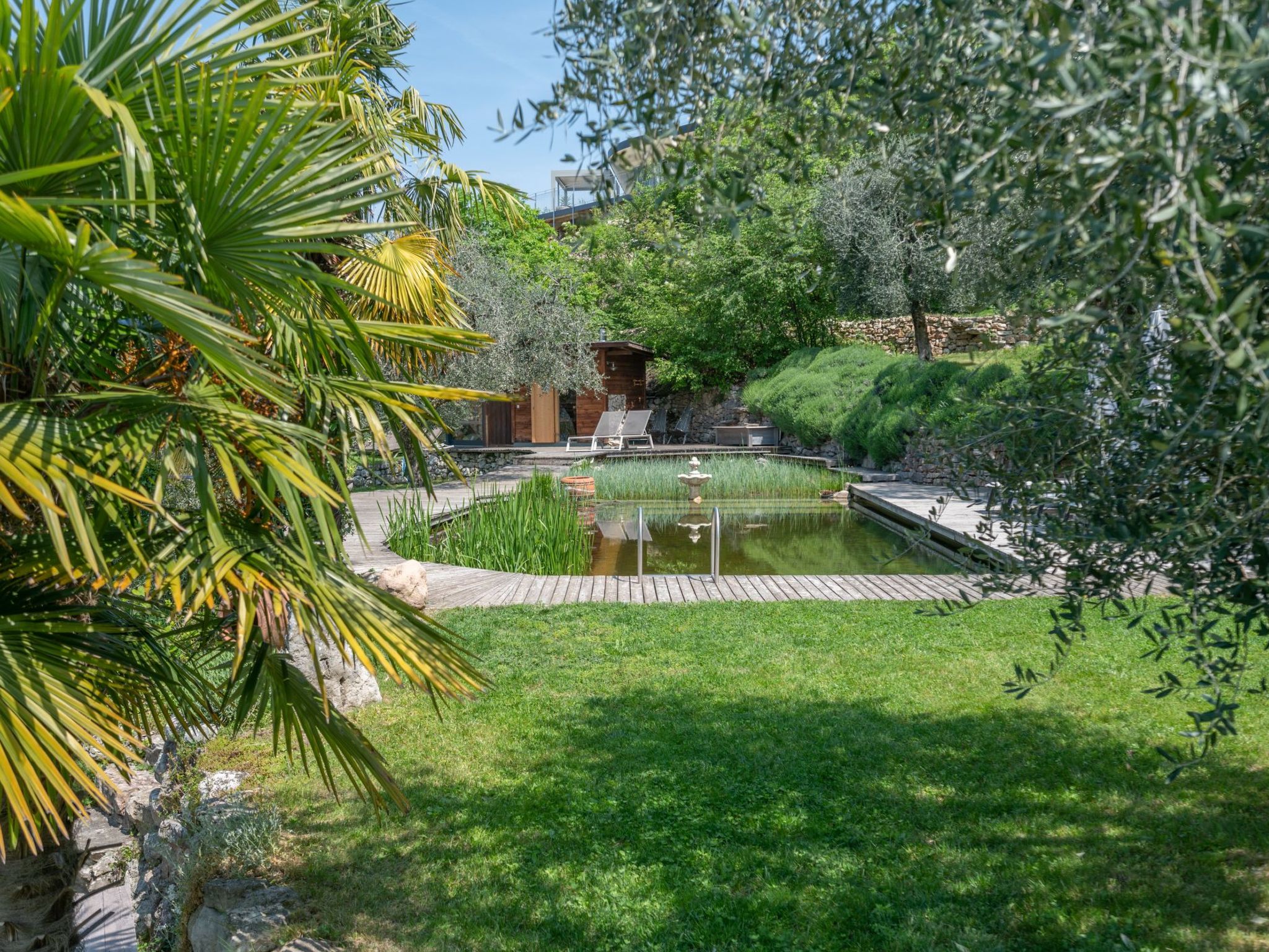 Villa mit schönem Seepanorama und Naturteich-Binnen