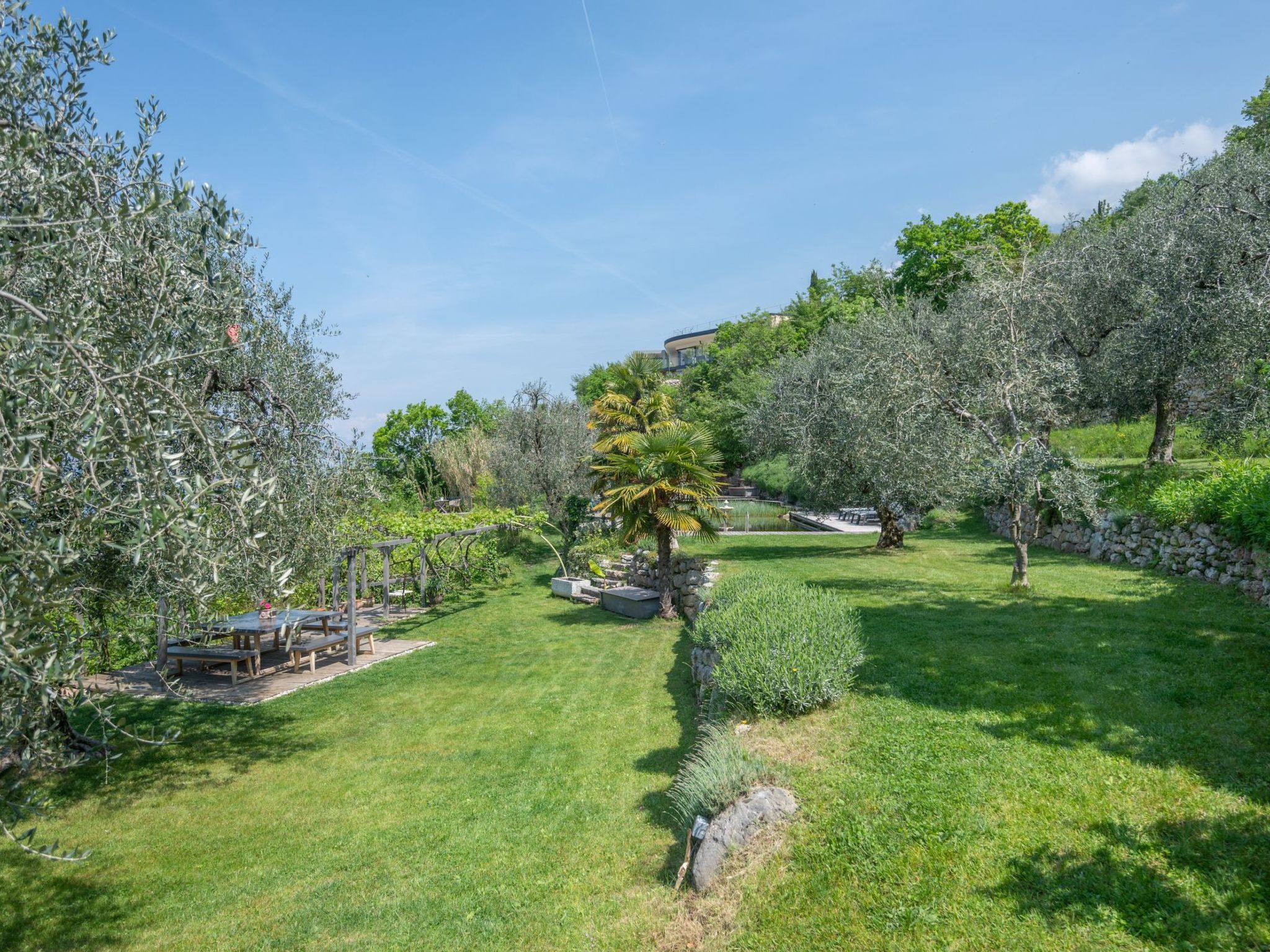 Villa mit schönem Seepanorama und Naturteich-Binnen
