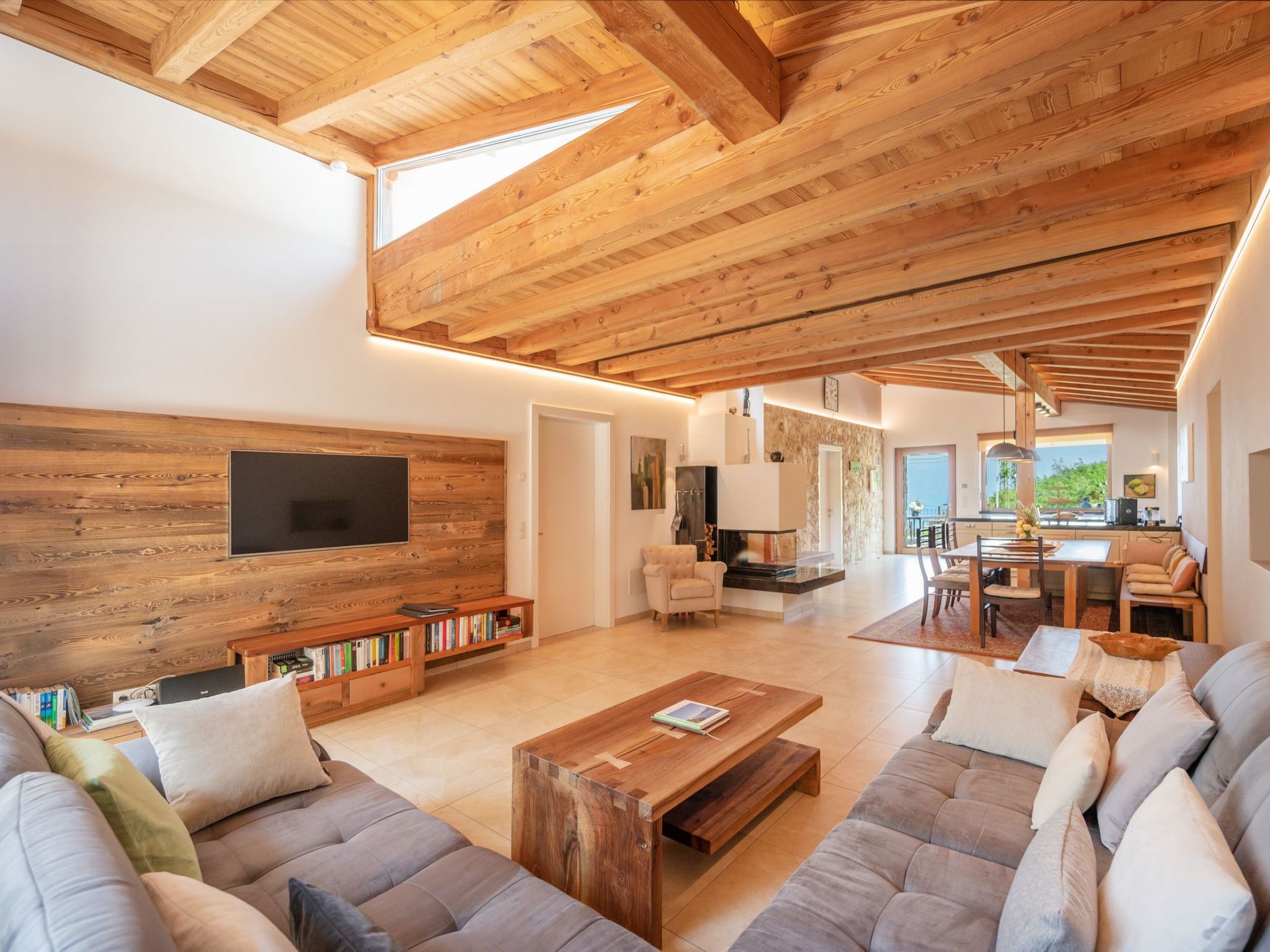 Villa mit schönem Seepanorama und Naturteich-Binnen