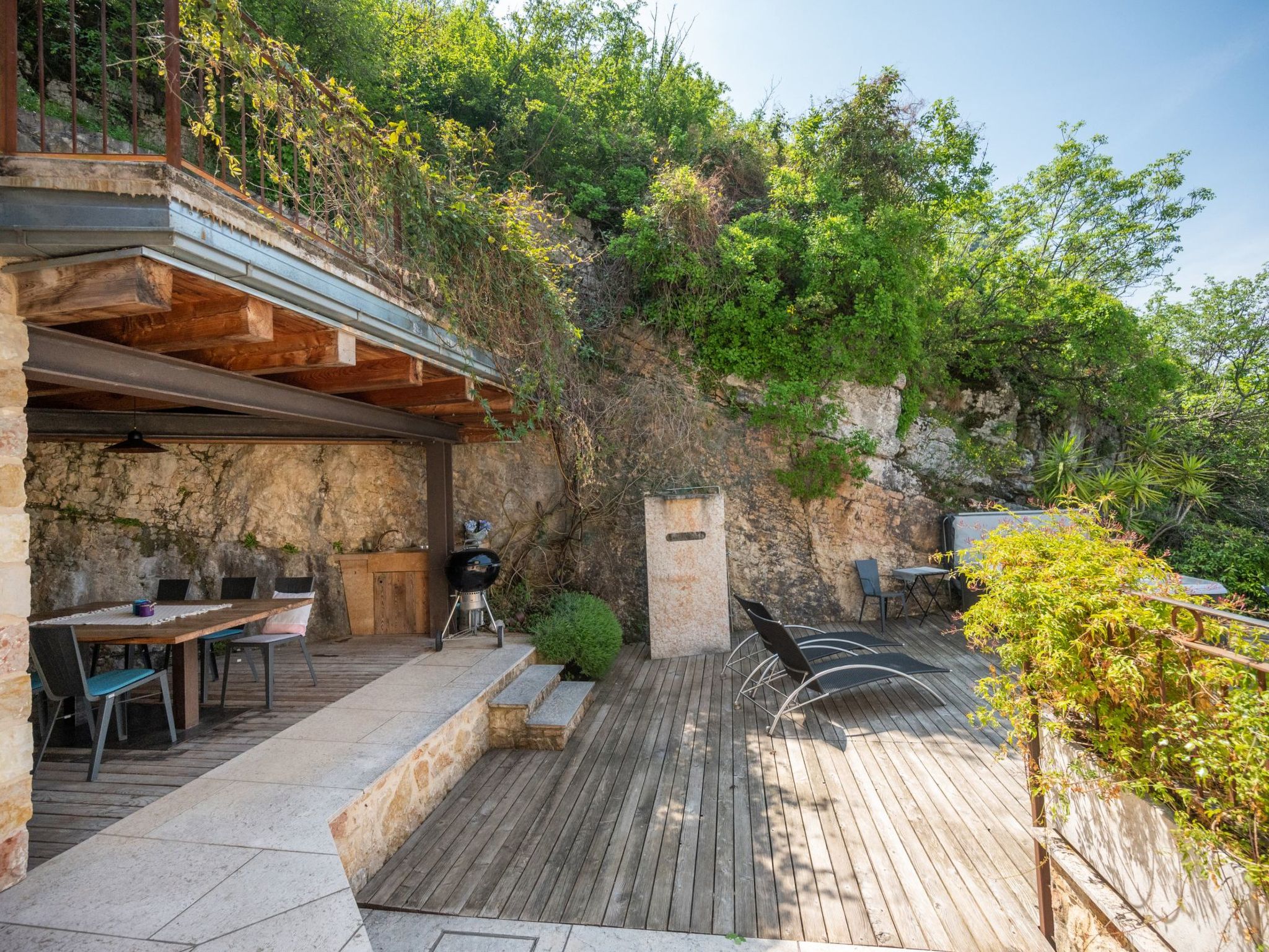 Villa mit schönem Seepanorama und Naturteich-Binnen