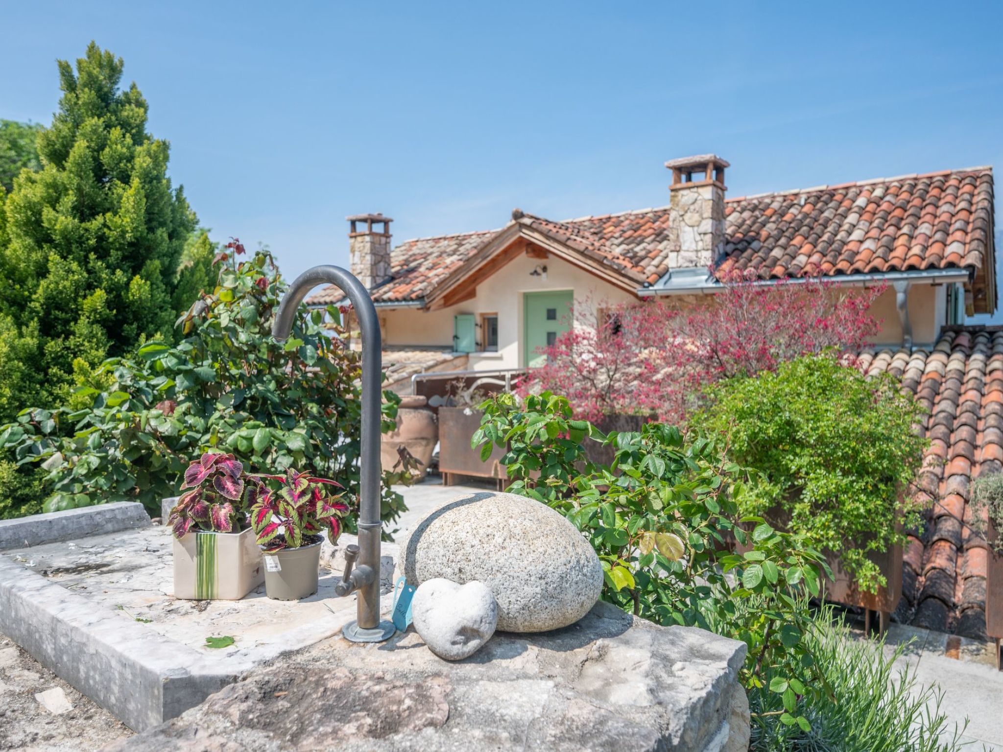 Villa mit schönem Seepanorama und Naturteich-Binnen