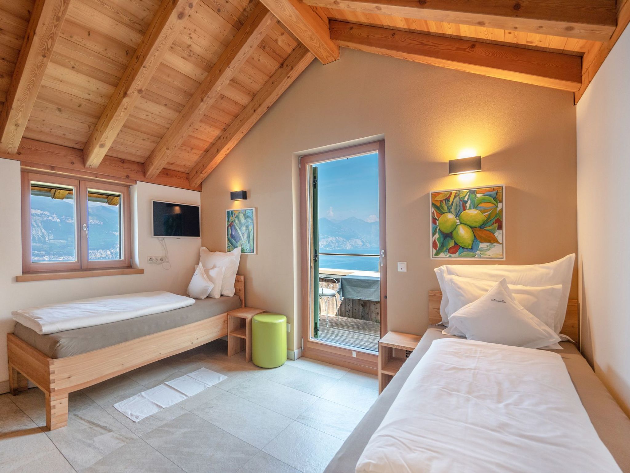 Villa mit schönem Seepanorama und Naturteich-Binnen