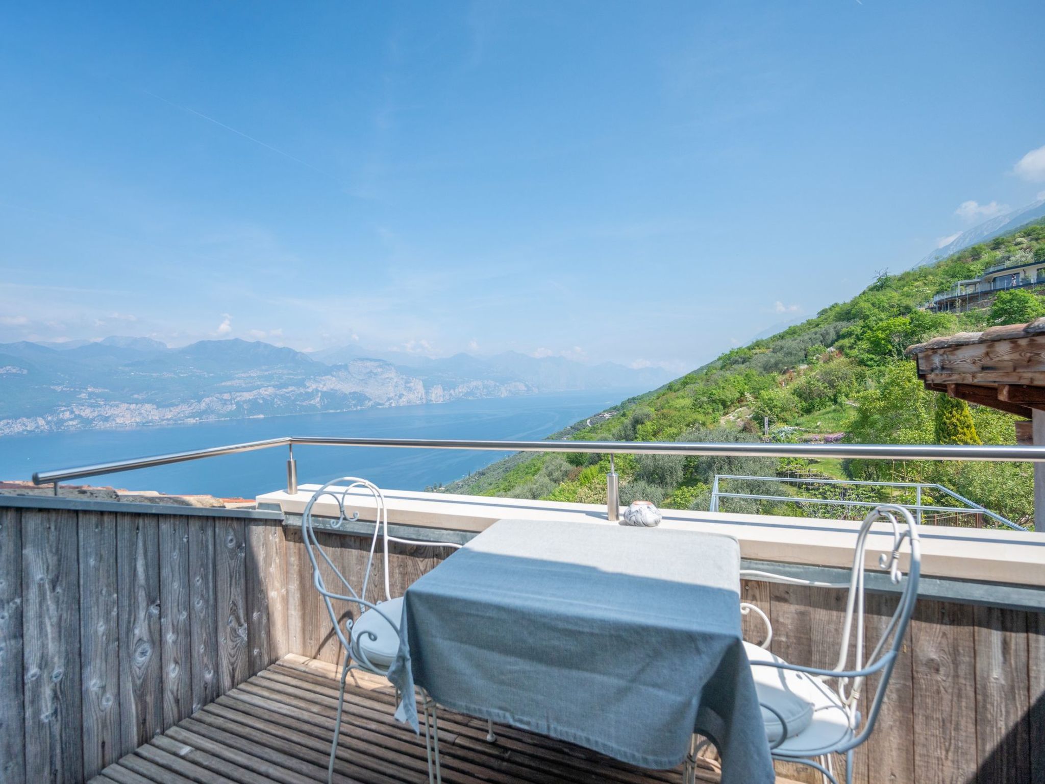 Villa mit schönem Seepanorama und Naturteich-Binnen