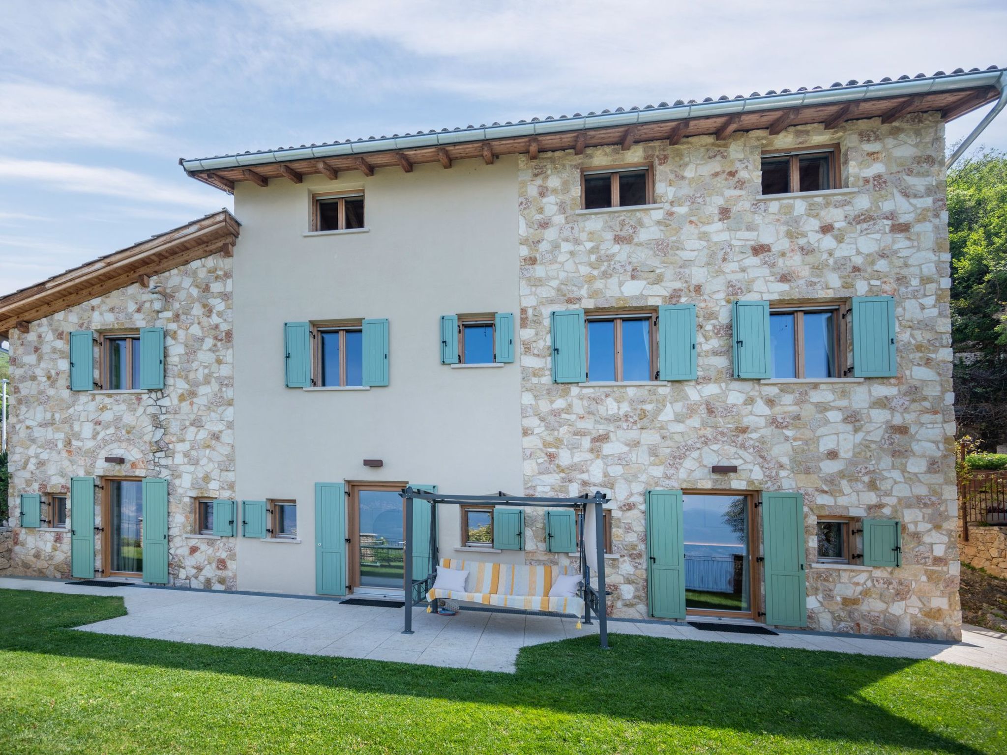 Villa mit schönem Seepanorama und Naturteich-Binnen