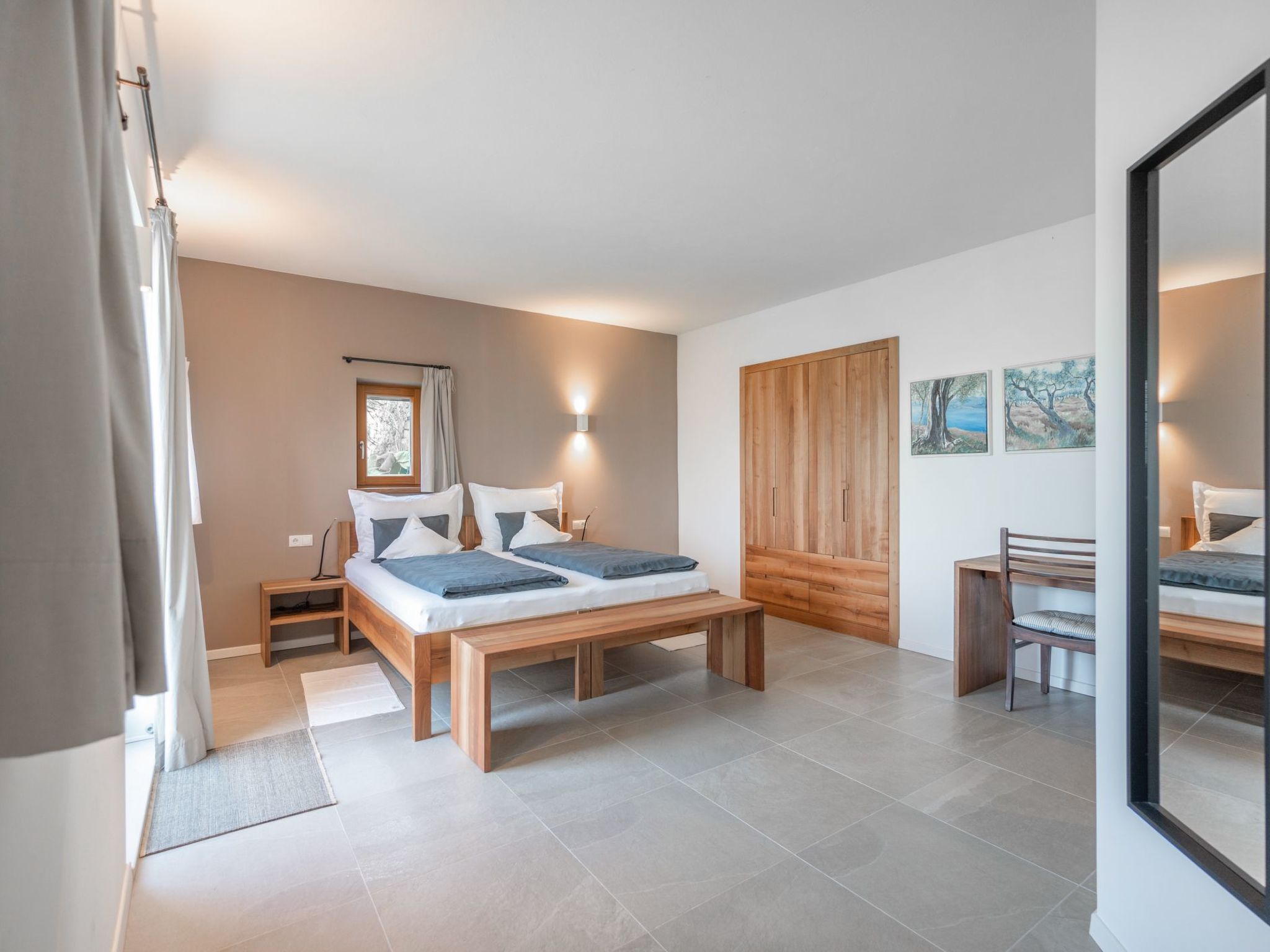 Villa mit schönem Seepanorama und Naturteich-Binnen