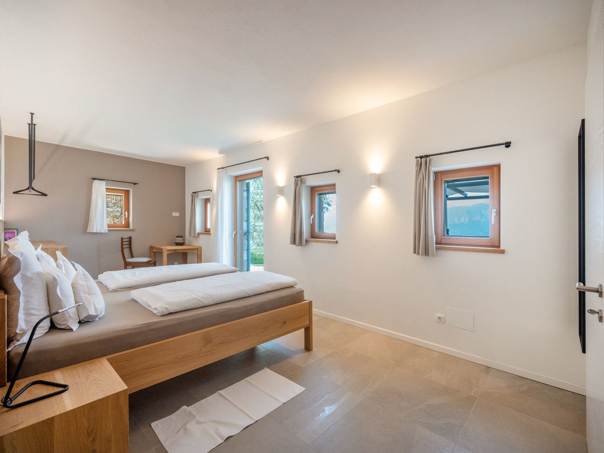 Villa mit schönem Seepanorama und Naturteich-Binnen