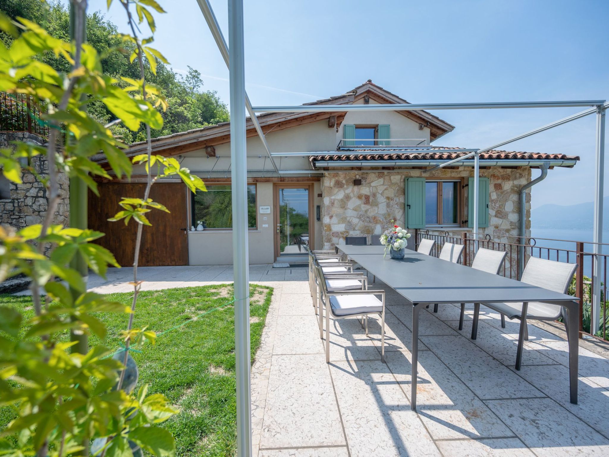 Villa mit schönem Seepanorama und Naturteich-Binnen