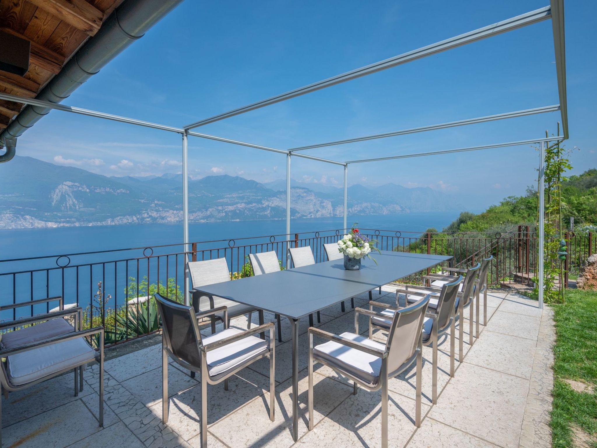 Villa mit schönem Seepanorama und Naturteich-Binnen