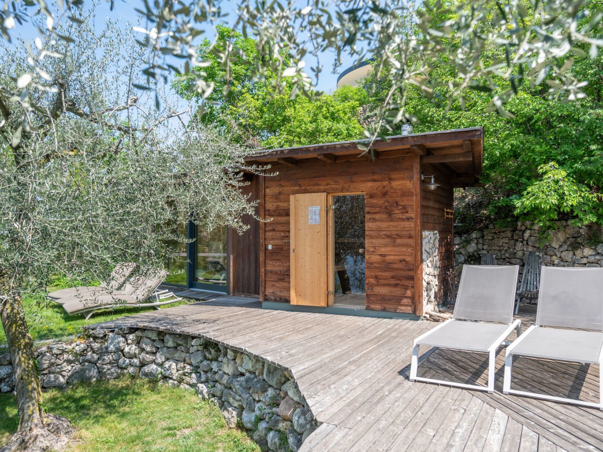 Villa mit schönem Seepanorama und Naturteich-Binnen