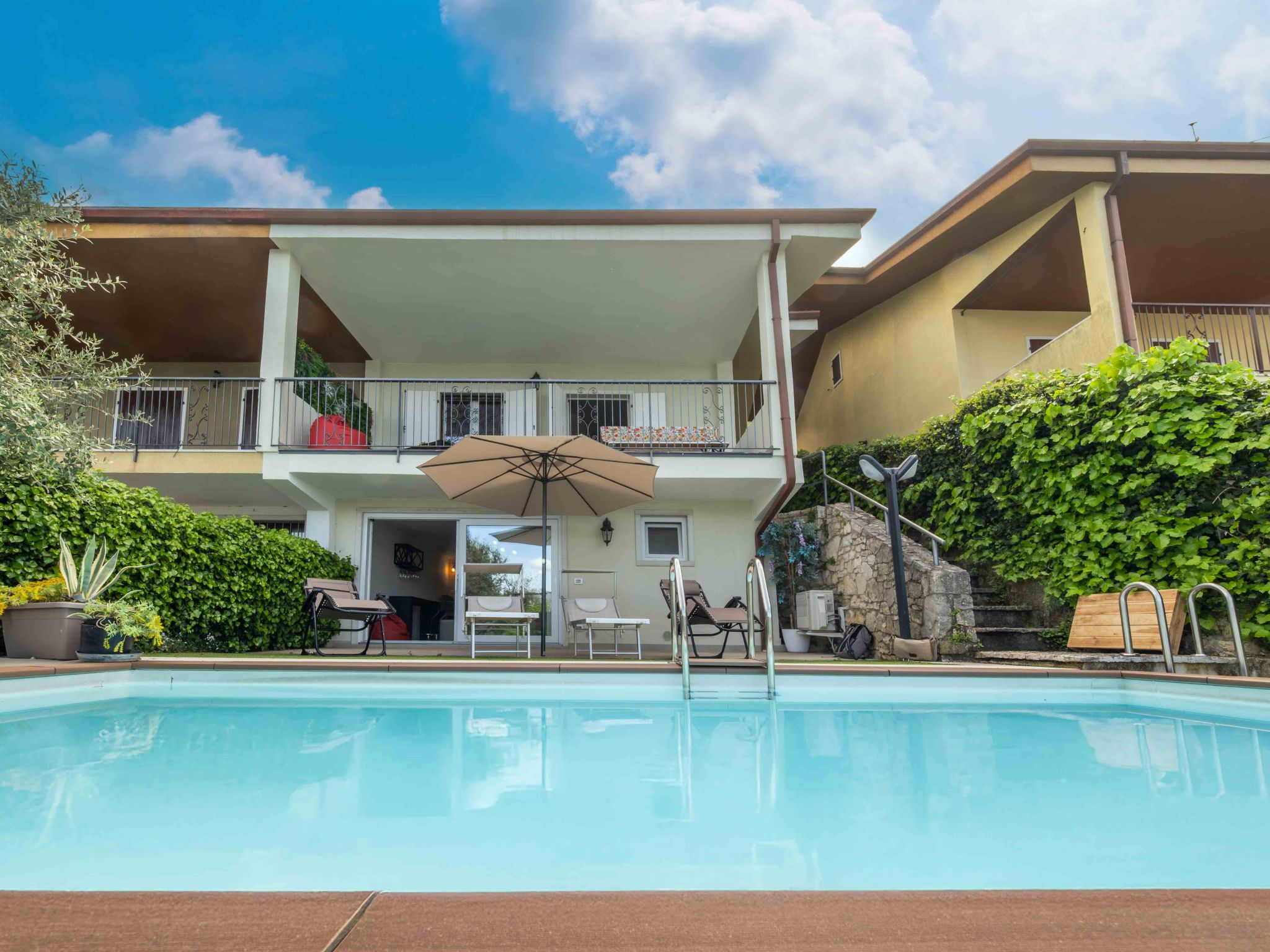 Privater Pool und herrlicher Seeblick-Binnen