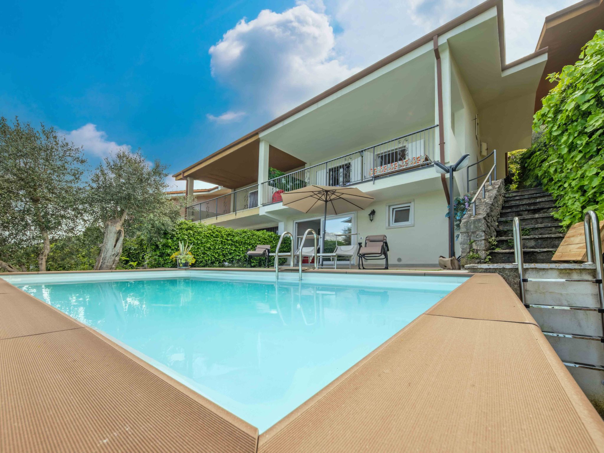 Privater Pool und herrlicher Seeblick-Binnen