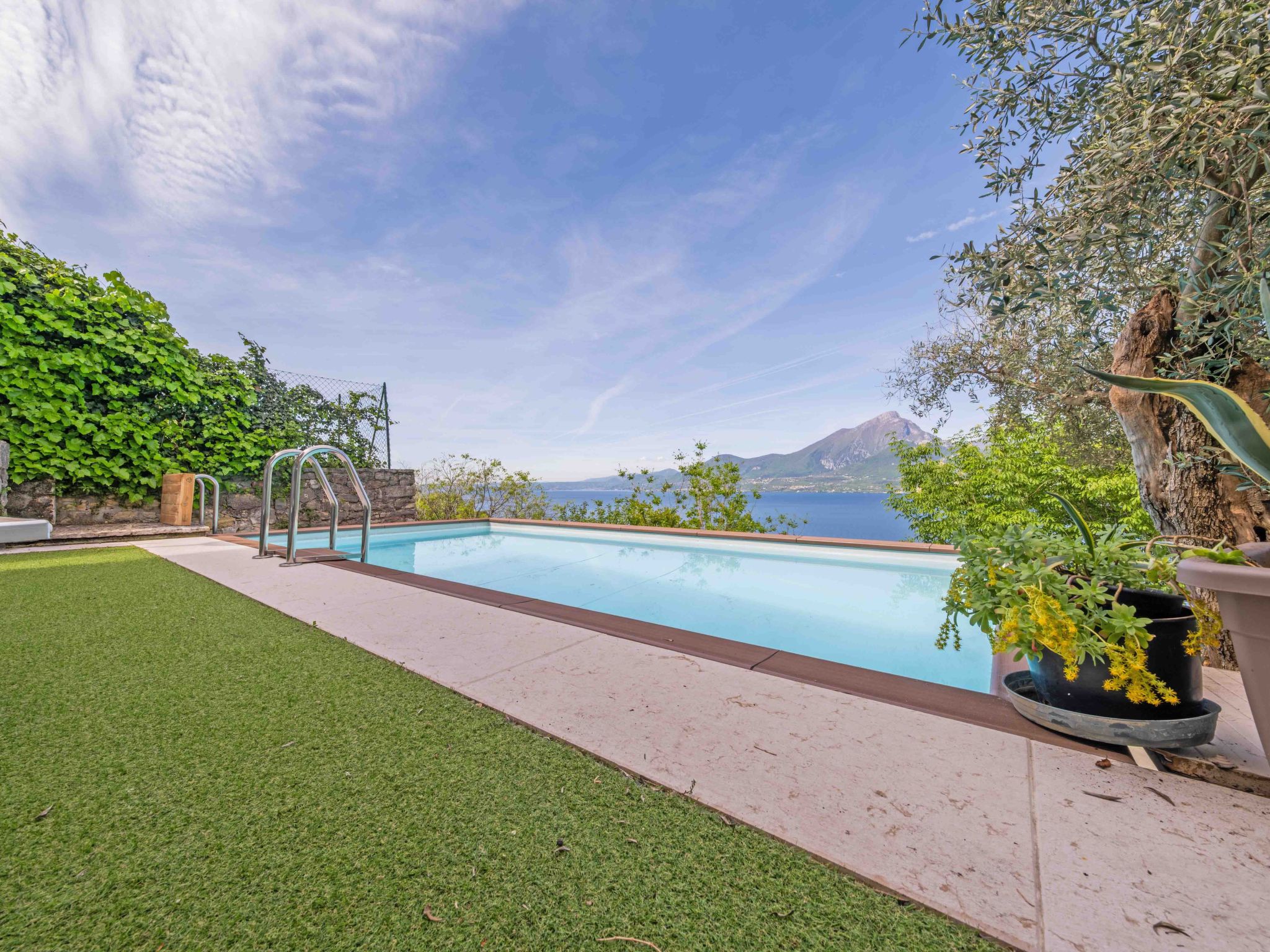 Privater Pool und herrlicher Seeblick-Binnen