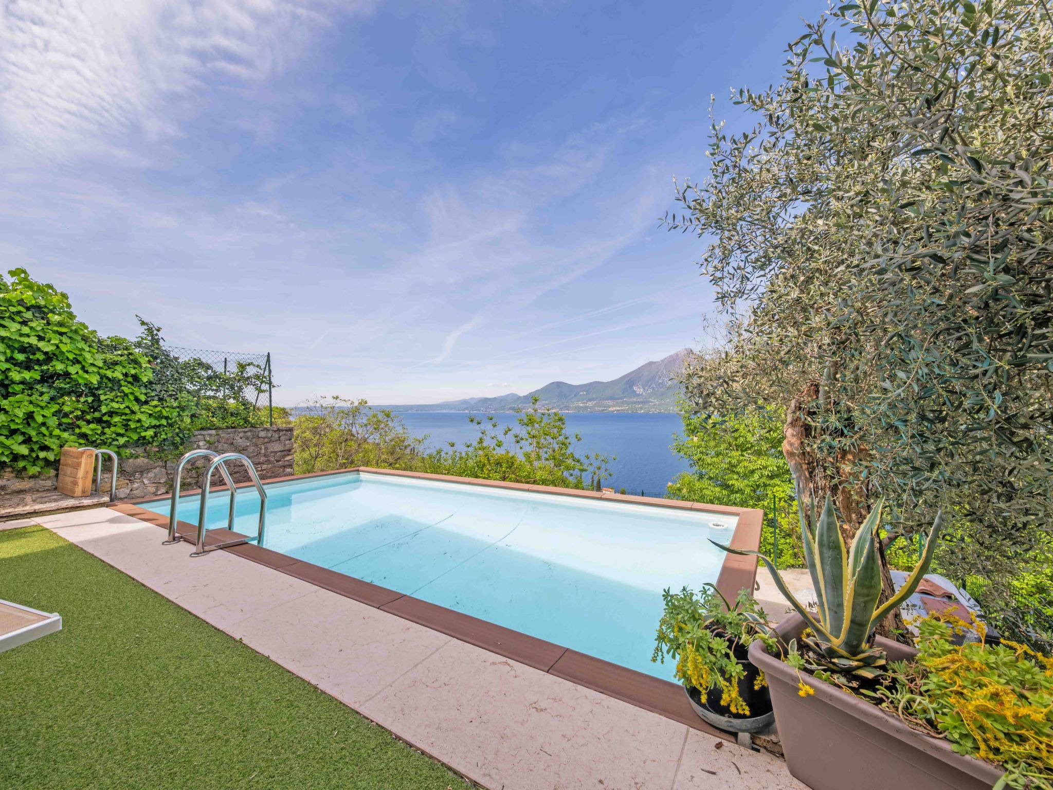 Privater Pool und herrlicher Seeblick-Binnen