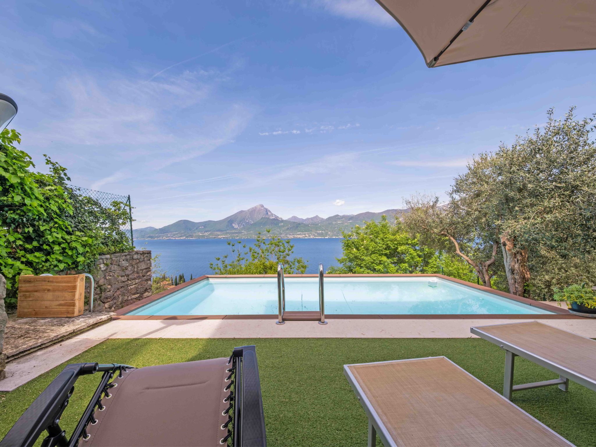 Privater Pool und herrlicher Seeblick-Binnen