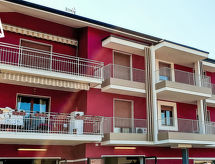 Zonnig appartement met tuin en panoramisch uitzicht op het Gardameer in Albisano - thumbnail 3