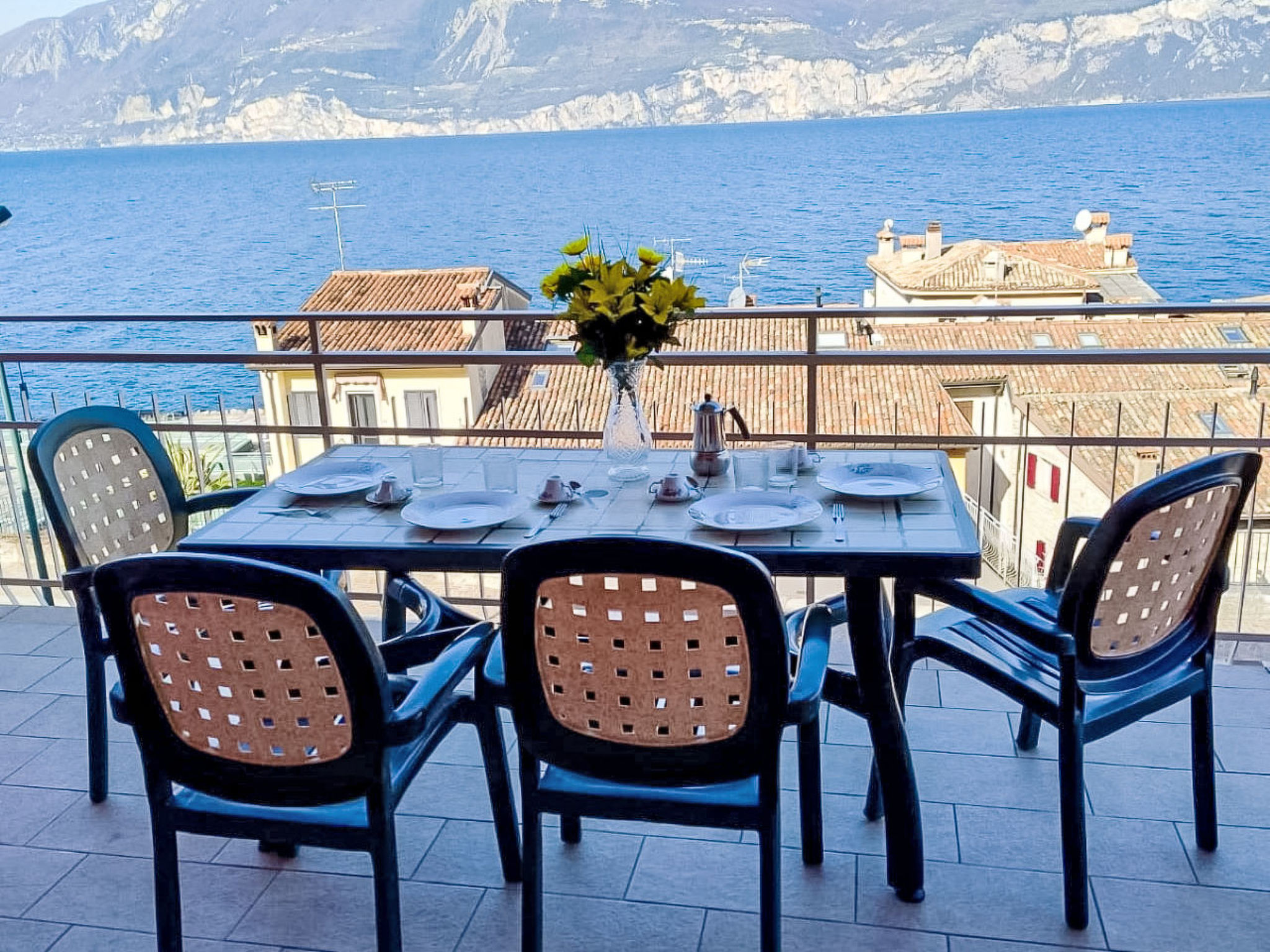 Gelbe Wohnung 65qm mit Garten und Seeblick