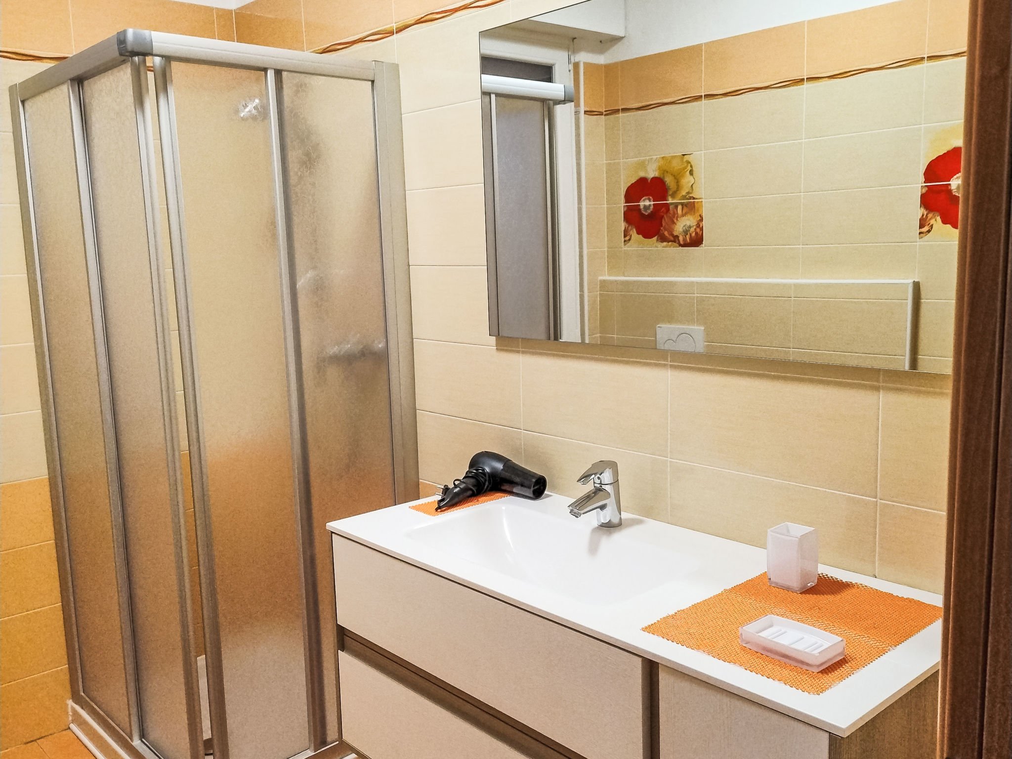 Gelbe Wohnung 65qm mit Garten und Seeblick - Binnen