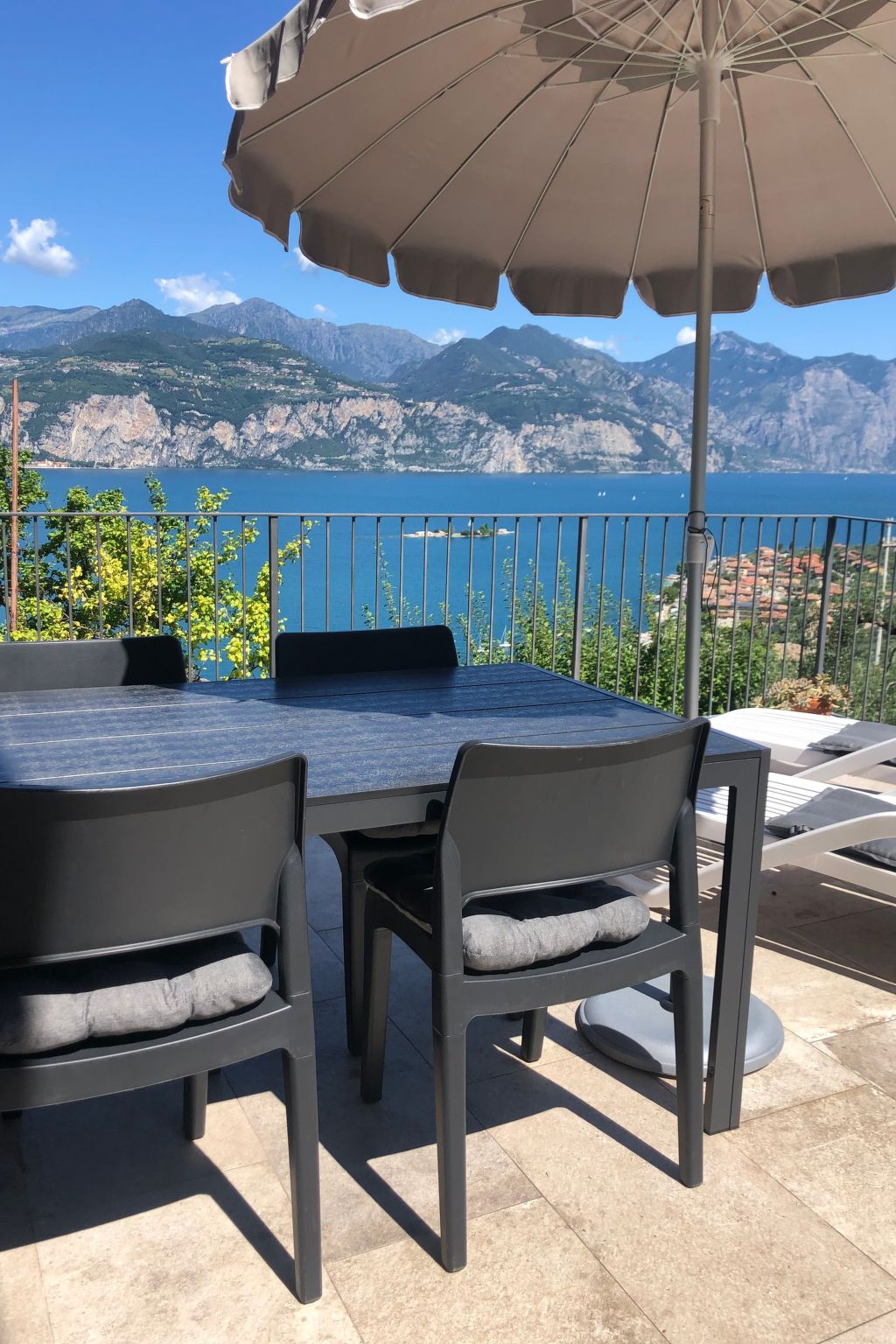 Vakantiehuis met omheinde tuin in Brenzone (Italië) 1 hond is welkom