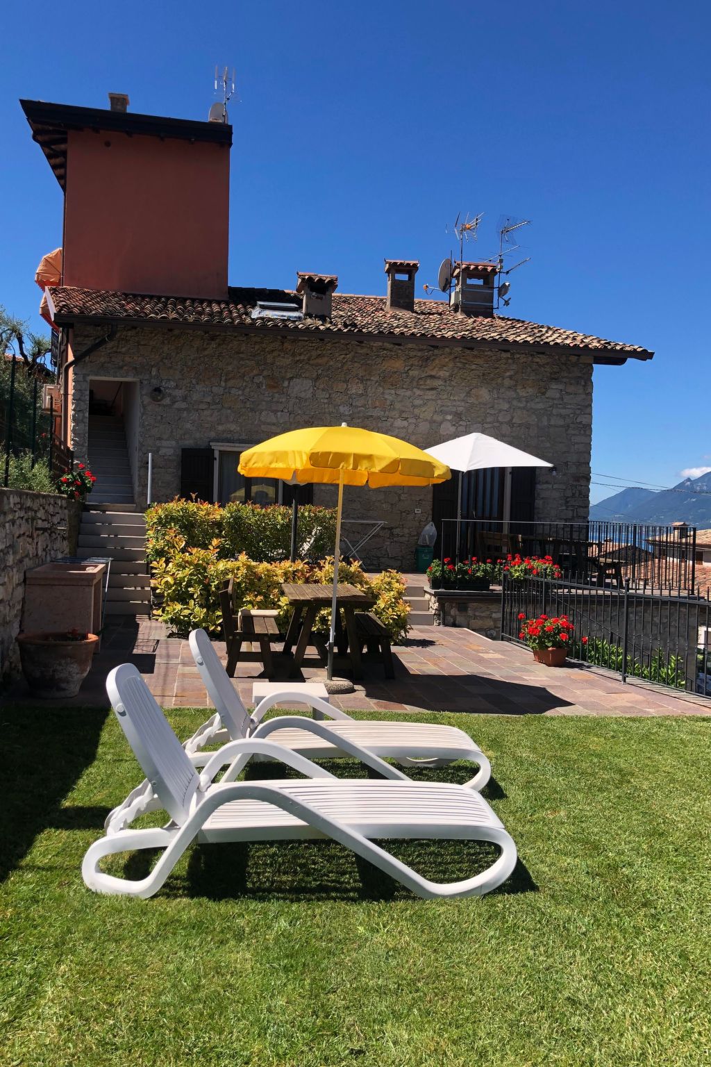 Vakantiehuis met omheinde tuin in Brenzone (Italië) 1 hond is welkom