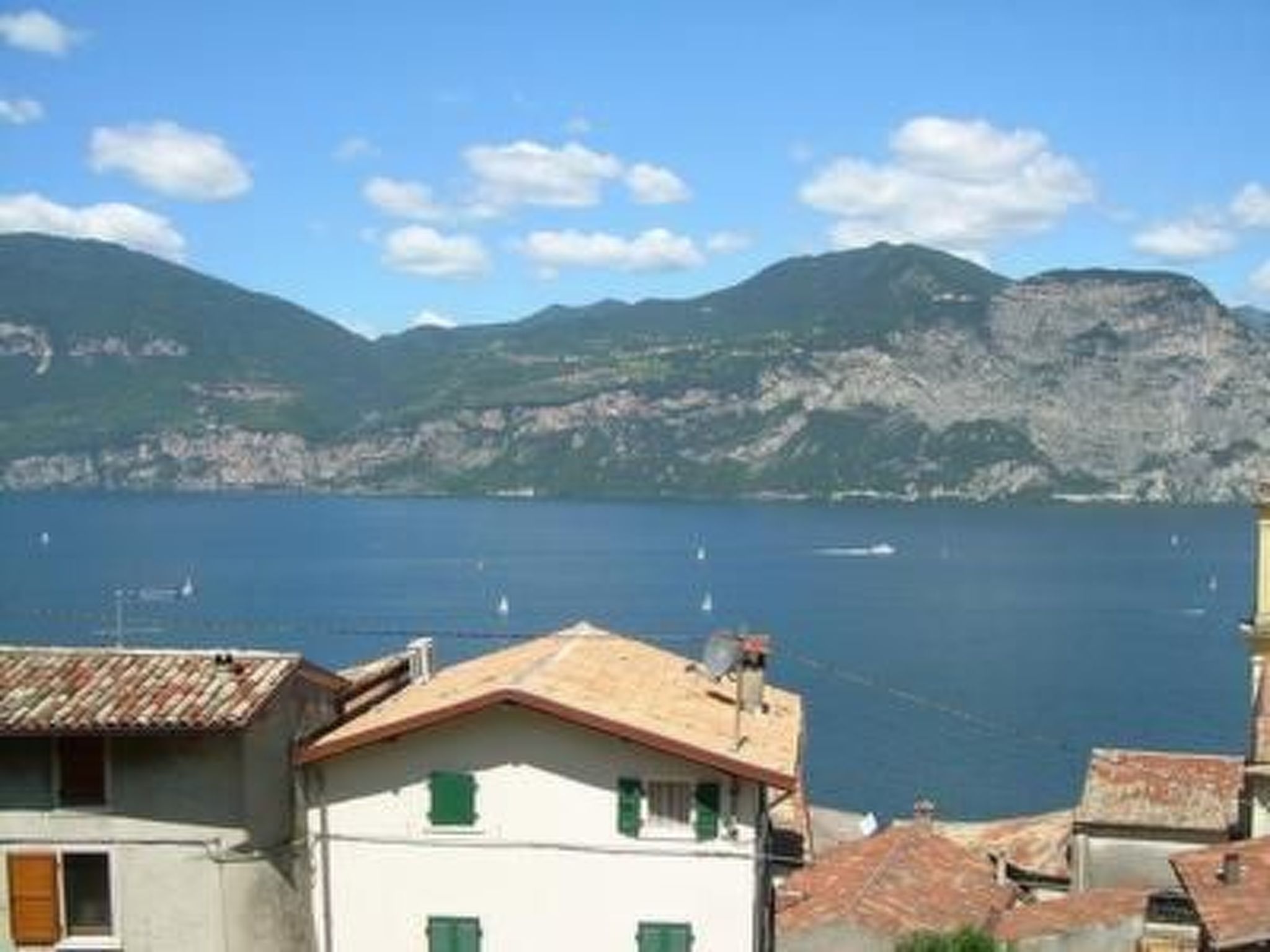 Wohnung nr. 2 im Casa Mary mit Balkon und Seeblick-Binnen