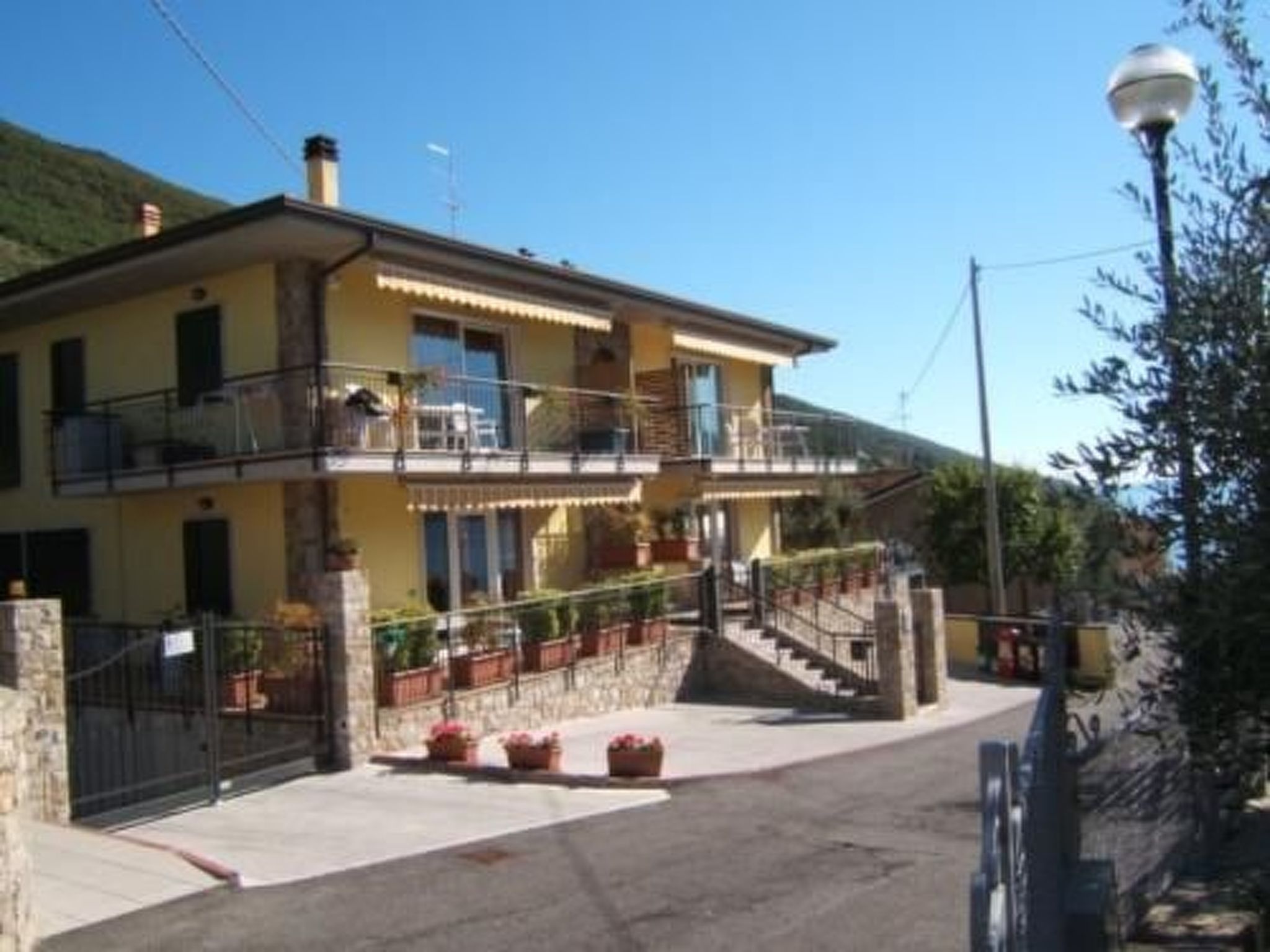 Photo of Wohnung 8 mit Seeblick, Garage, Schwimmbad,