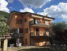 mit Balkon