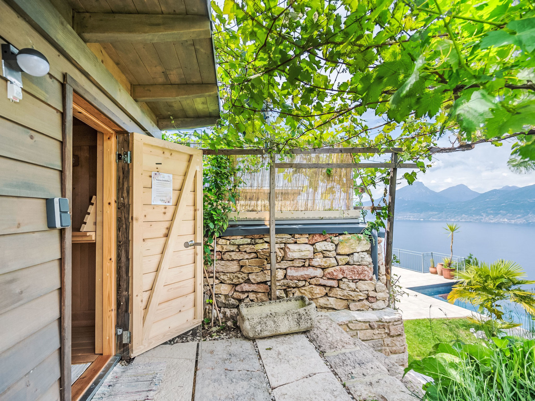 Photo of Alleinstehende Villa mit Pool und Traumaussicht