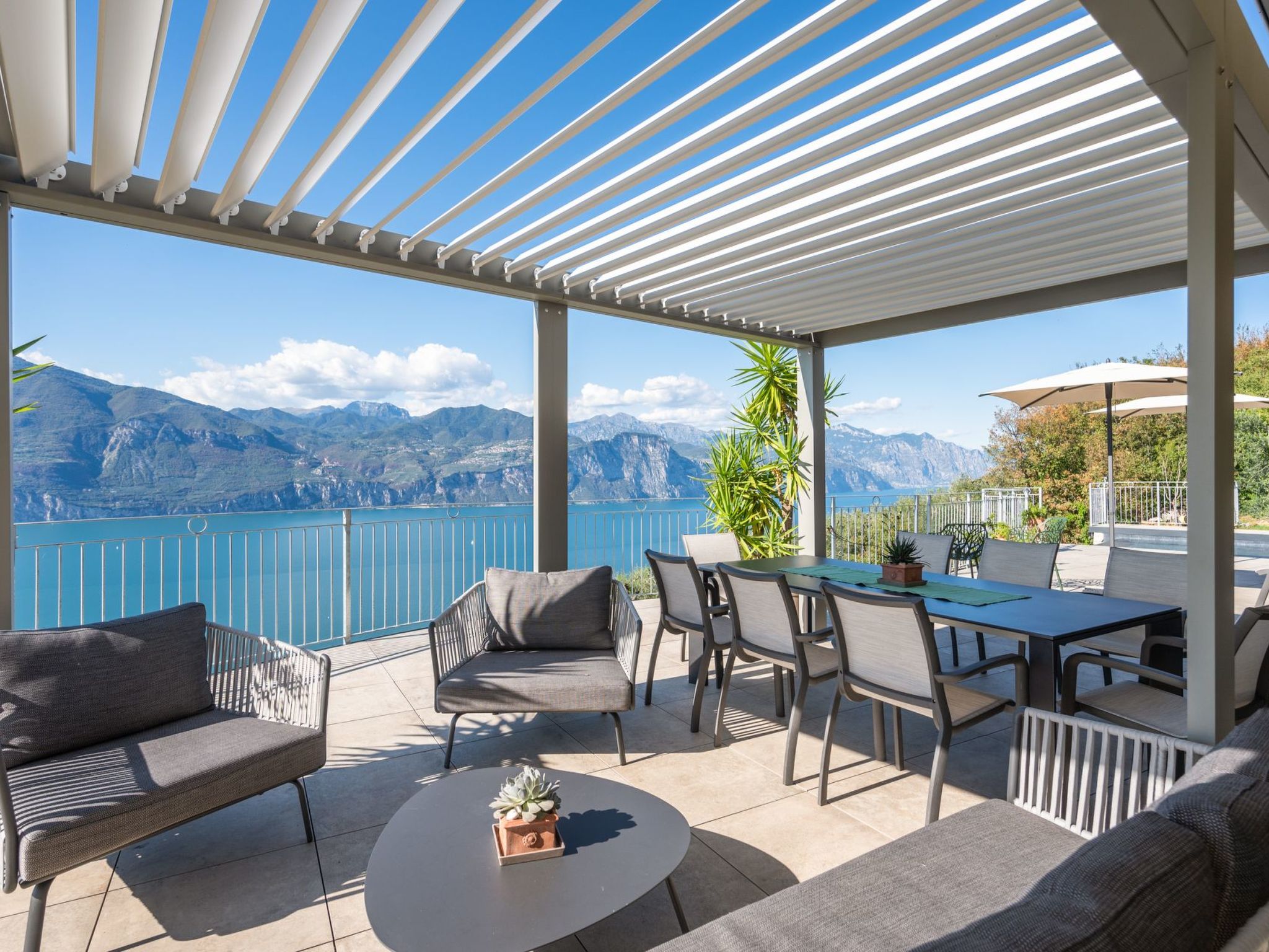 Alleinstehende Villa mit Pool und Traumaussicht-Inside