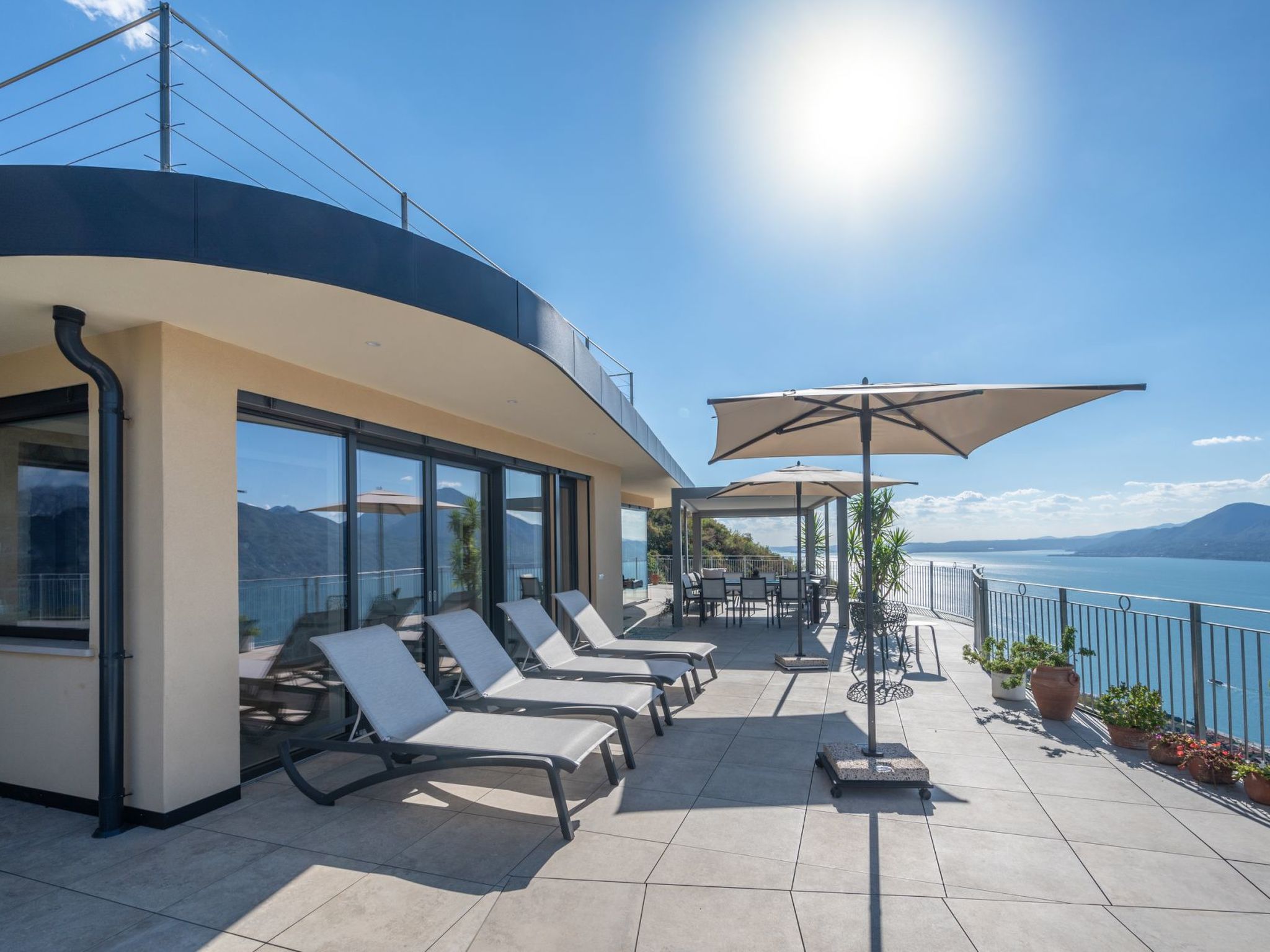 Alleinstehende Villa mit Pool und Traumaussicht-Inside