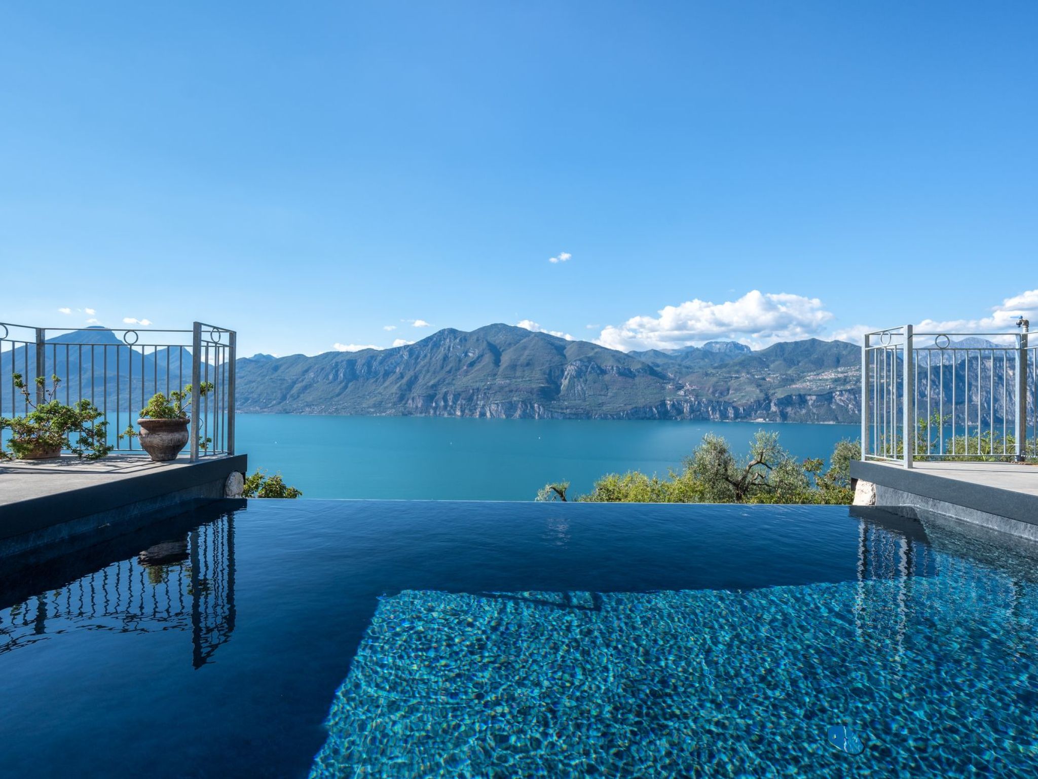 Alleinstehende Villa mit Pool und Traumaussicht-Inside