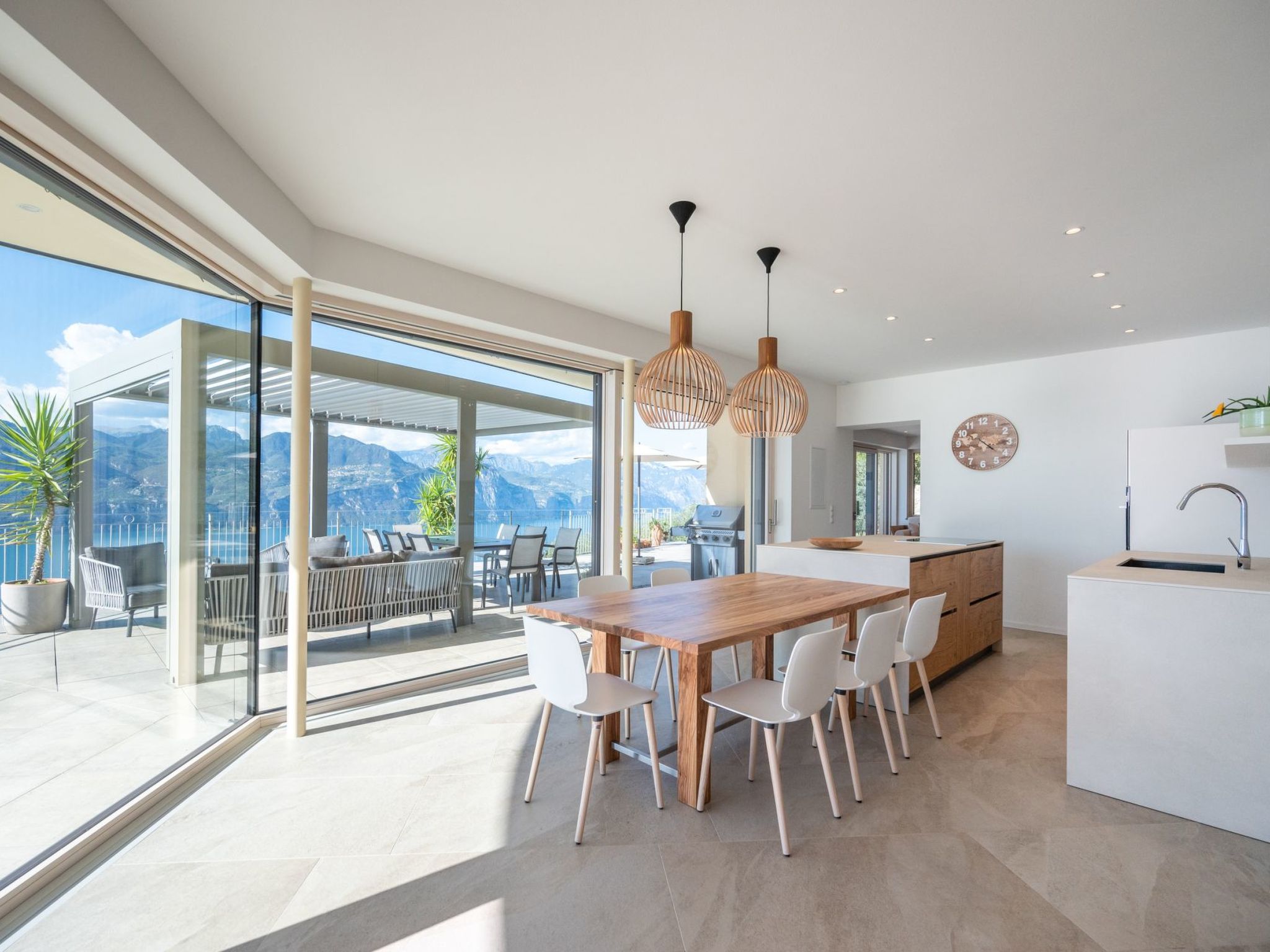 Alleinstehende Villa mit Pool und Traumaussicht-Inside